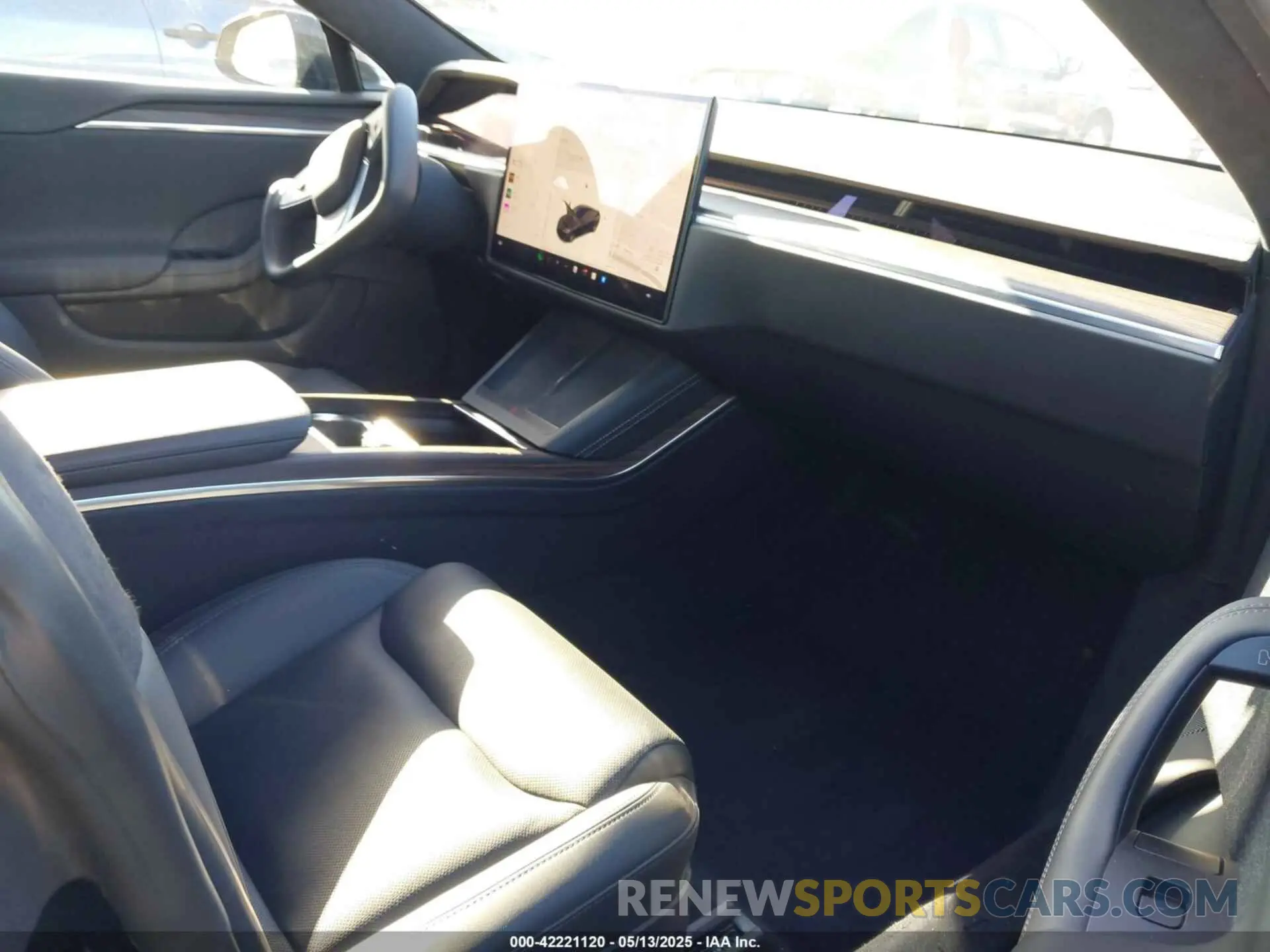 5 Photograph of a damaged car 5YJSA1E56NF492915 TESLA MODEL S 2022