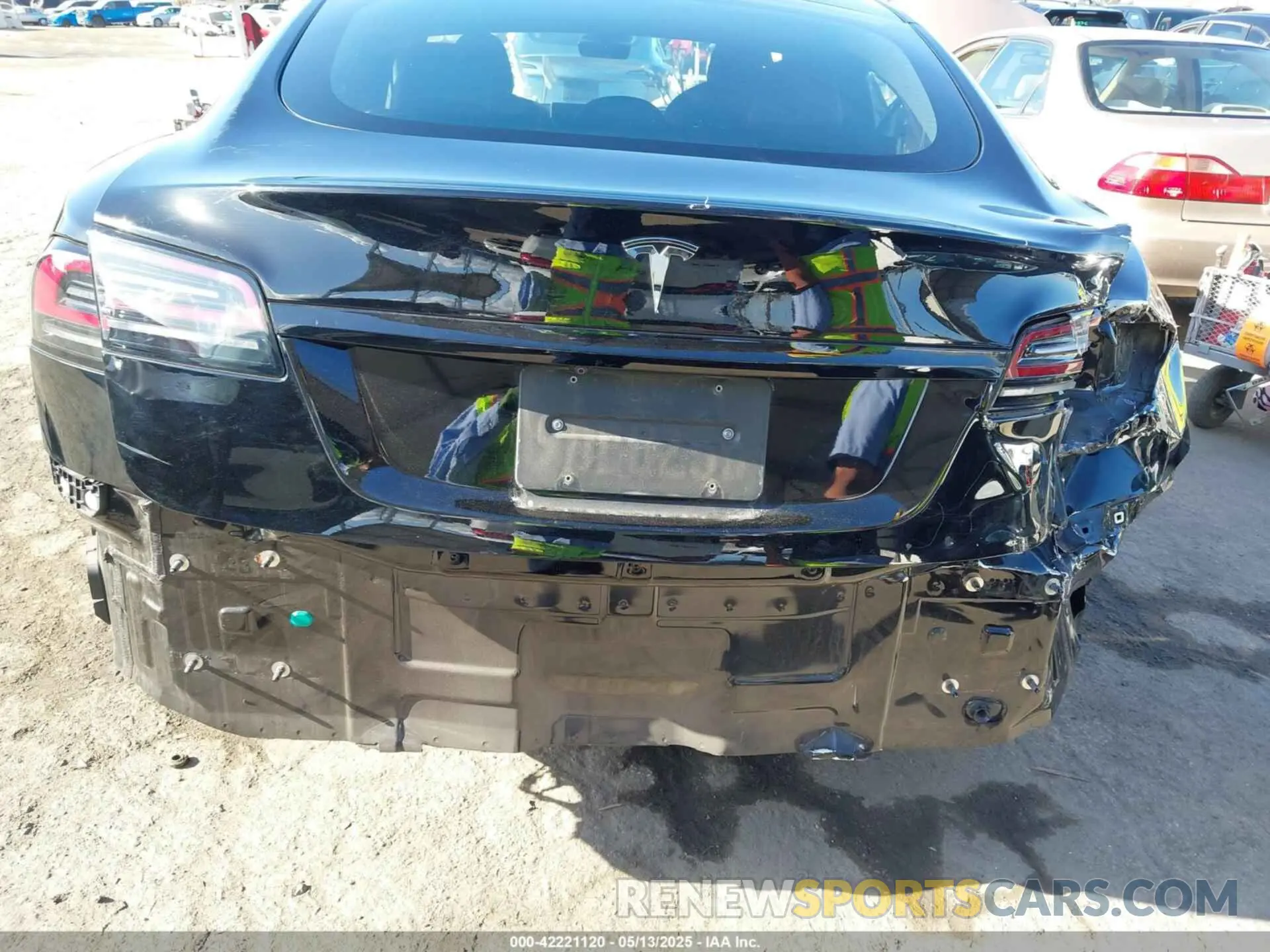 6 Photograph of a damaged car 5YJSA1E56NF492915 TESLA MODEL S 2022
