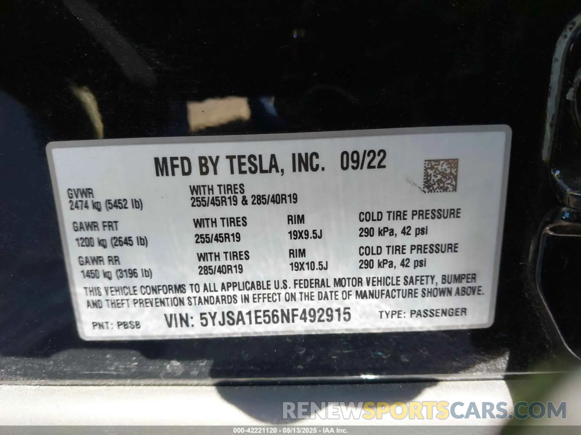 9 Photograph of a damaged car 5YJSA1E56NF492915 TESLA MODEL S 2022