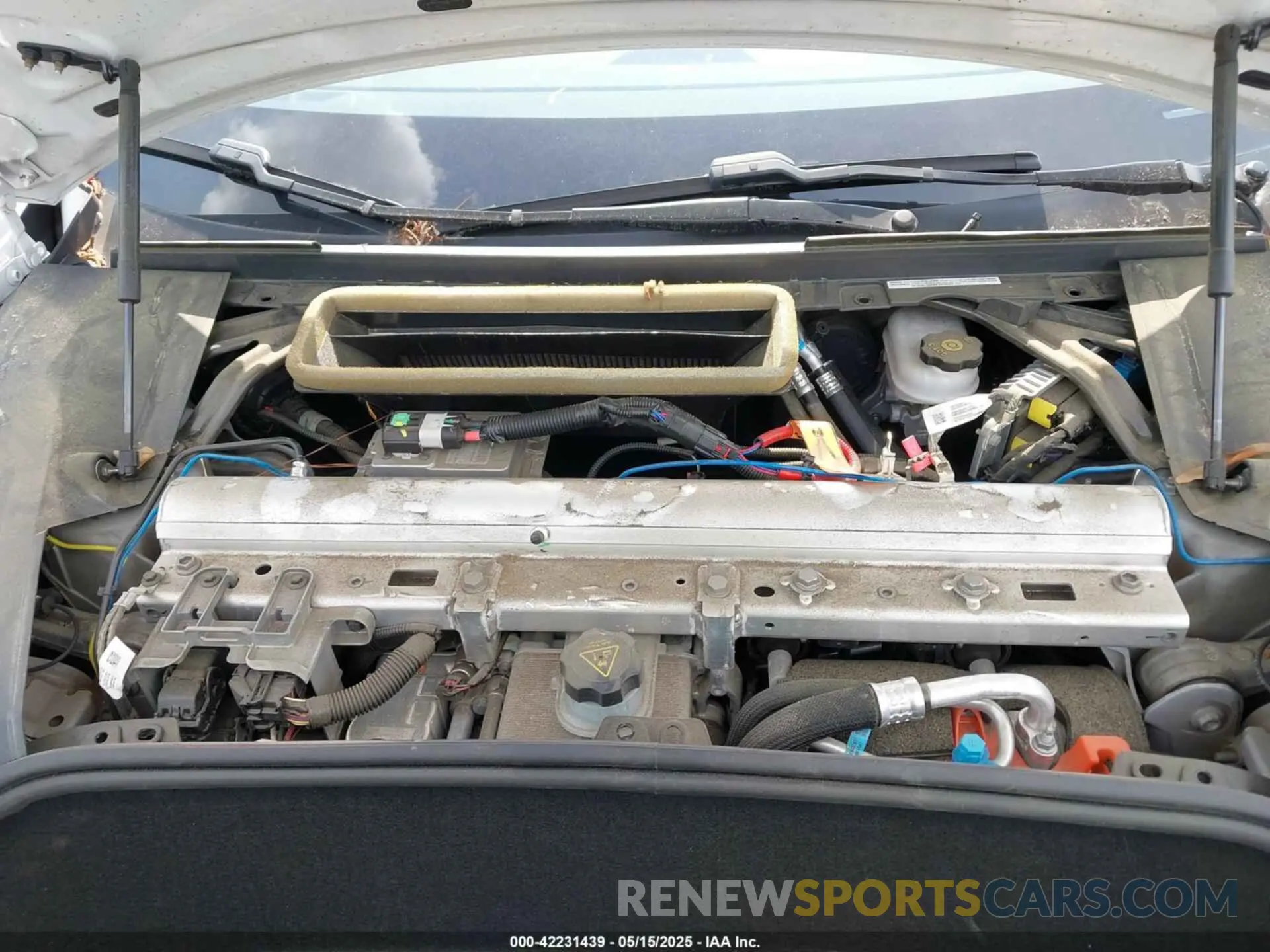 10 Photograph of a damaged car 5YJSA1E57NF462175 TESLA MODEL S 2022