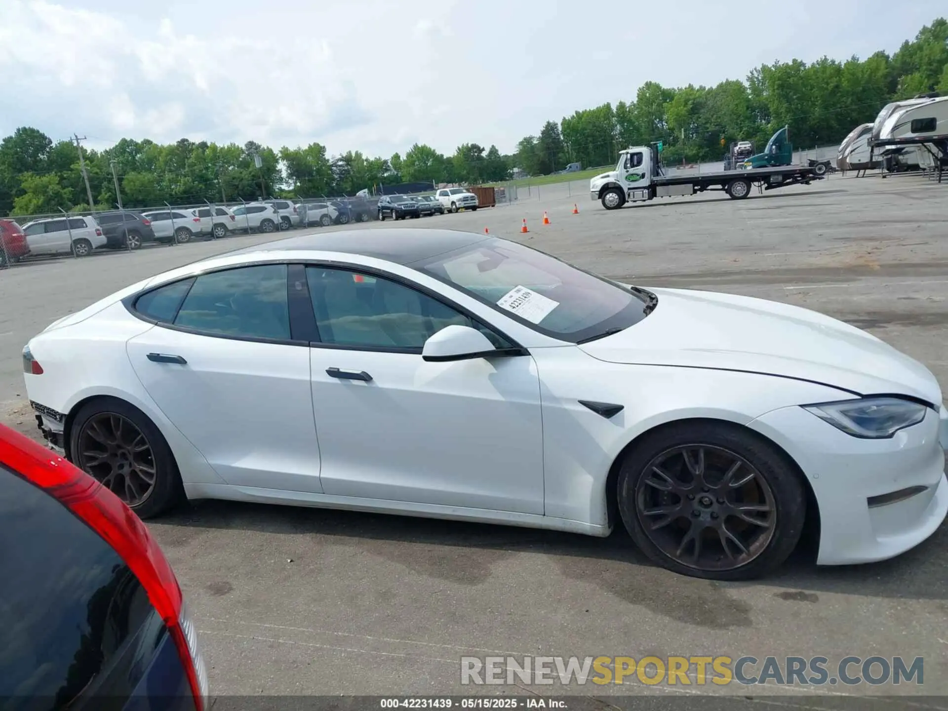 13 Photograph of a damaged car 5YJSA1E57NF462175 TESLA MODEL S 2022