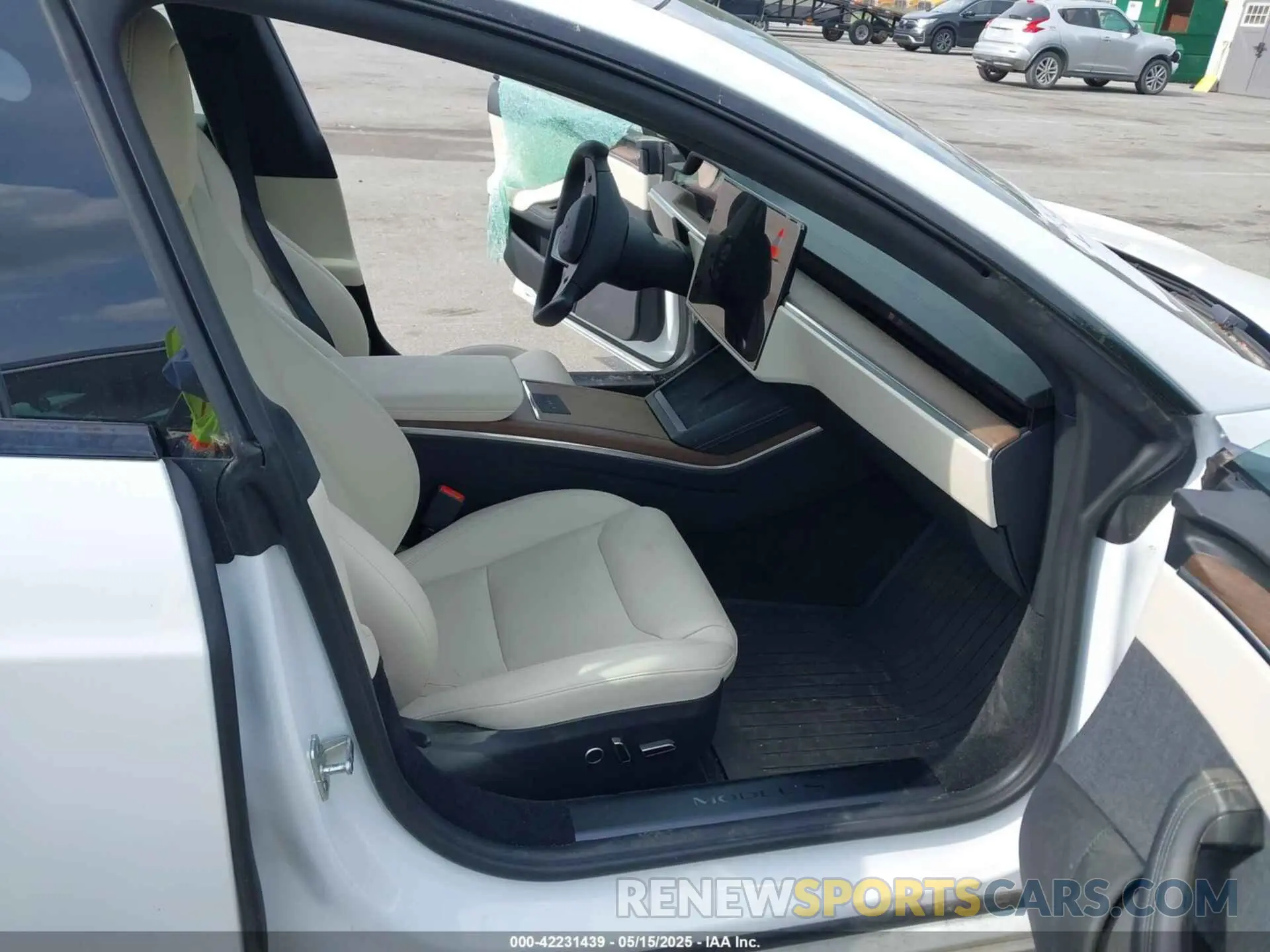 5 Photograph of a damaged car 5YJSA1E57NF462175 TESLA MODEL S 2022