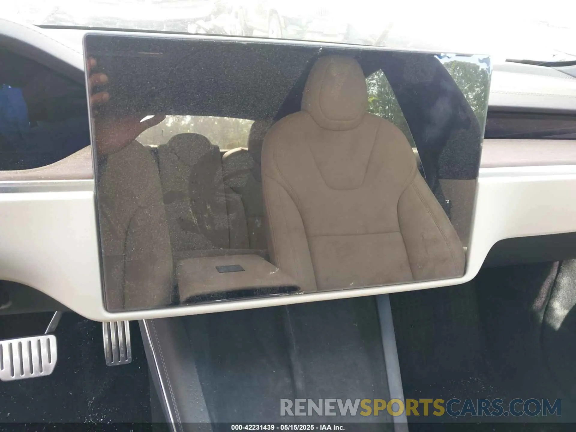 7 Photograph of a damaged car 5YJSA1E57NF462175 TESLA MODEL S 2022