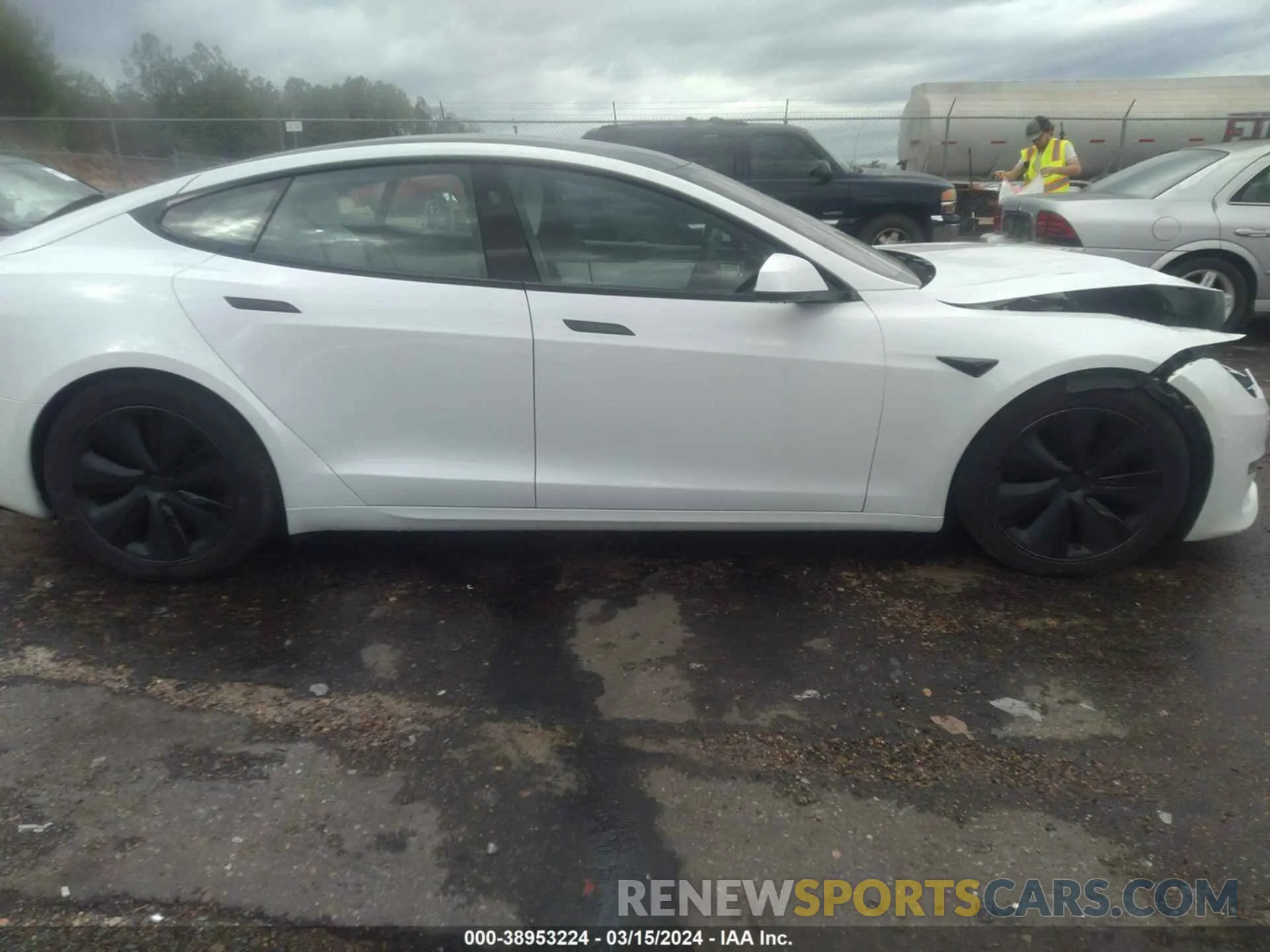 13 Photograph of a damaged car 5YJSA1E57NF462869 TESLA MODEL S 2022