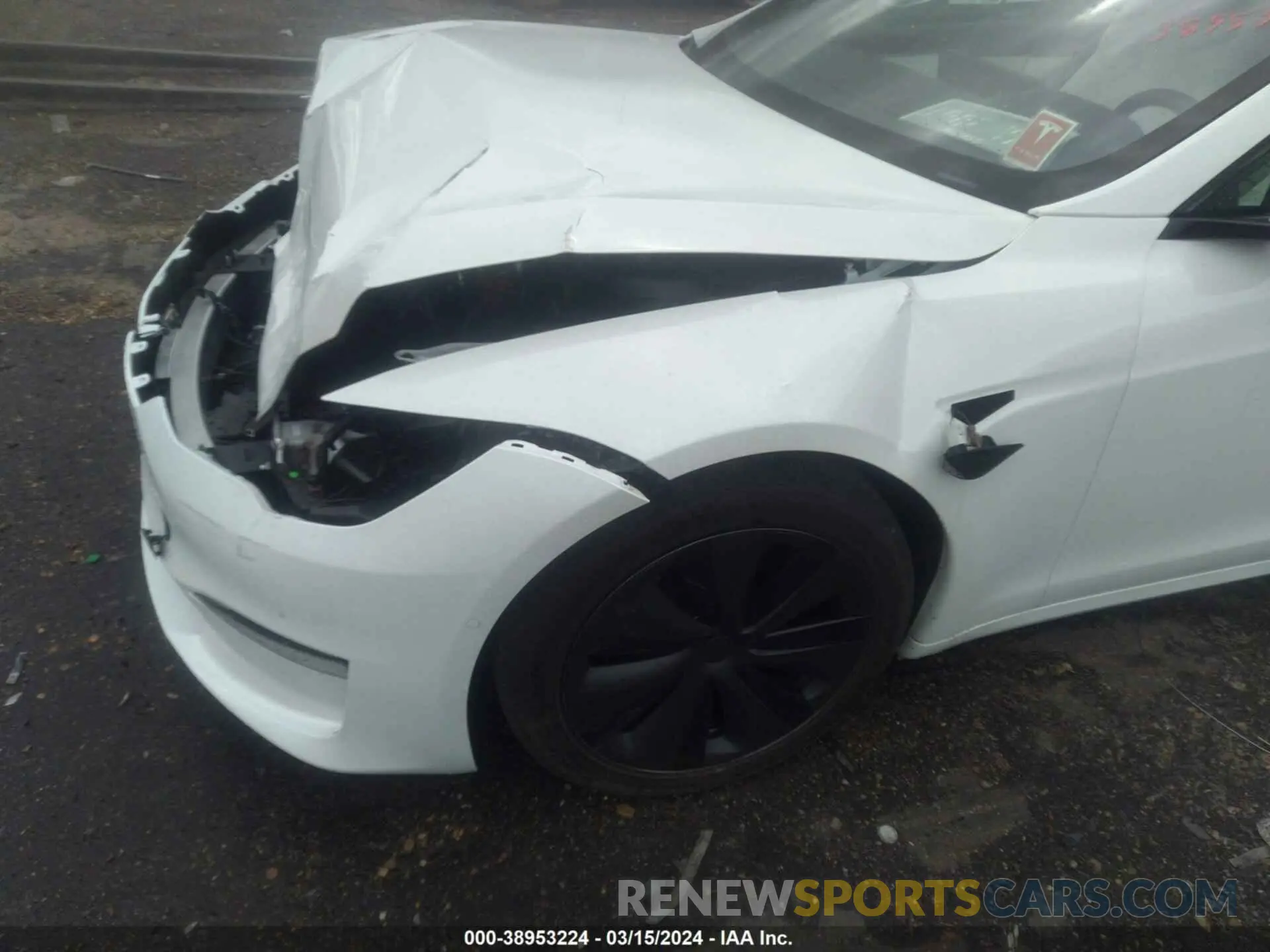 18 Photograph of a damaged car 5YJSA1E57NF462869 TESLA MODEL S 2022