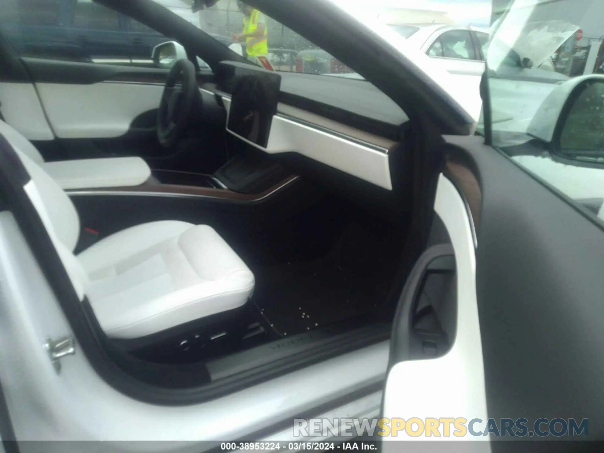 5 Photograph of a damaged car 5YJSA1E57NF462869 TESLA MODEL S 2022