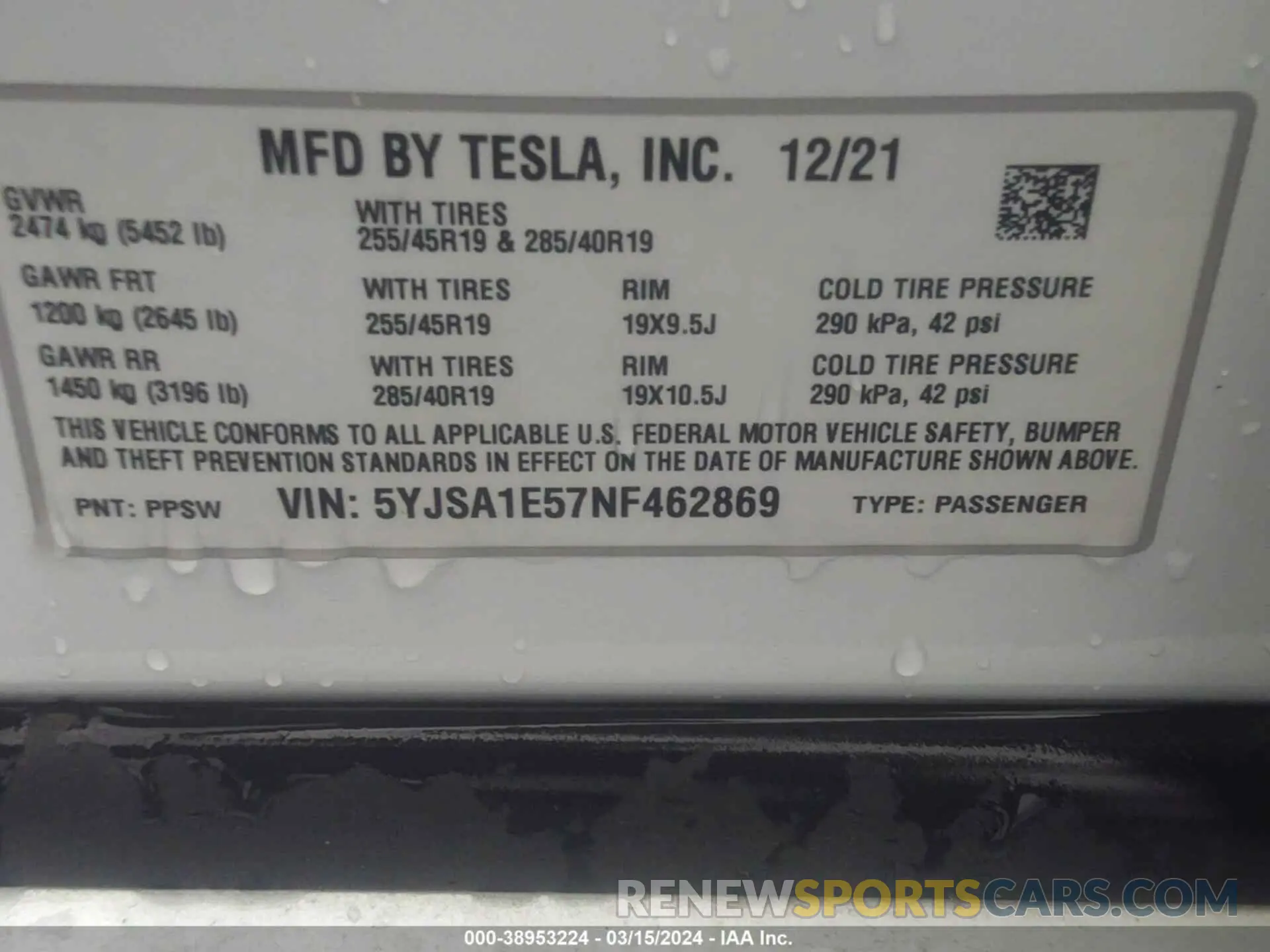 9 Photograph of a damaged car 5YJSA1E57NF462869 TESLA MODEL S 2022