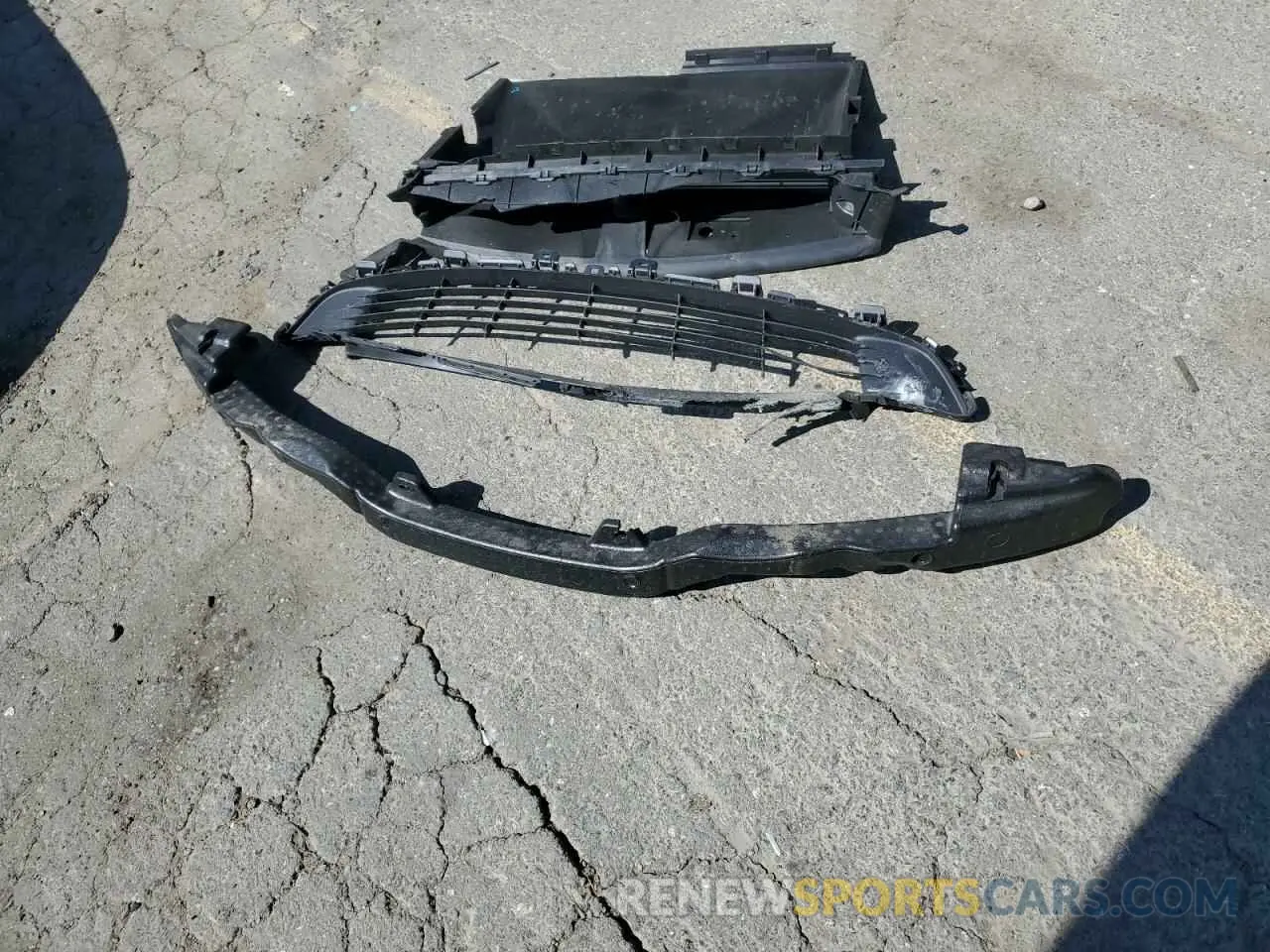 12 Photograph of a damaged car 5YJSA1E57NF475282 TESLA MODEL S 2022
