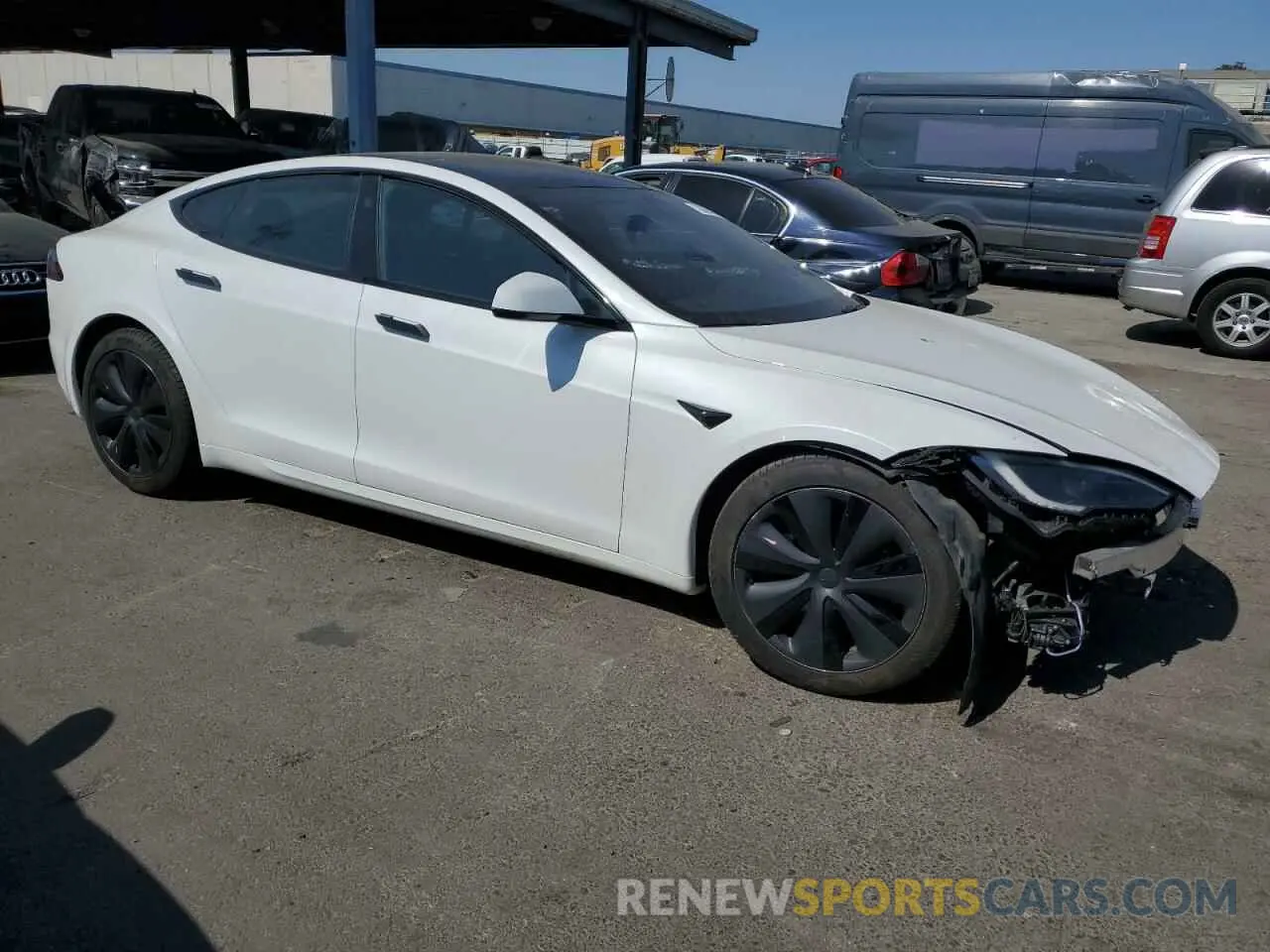 4 Photograph of a damaged car 5YJSA1E57NF475282 TESLA MODEL S 2022