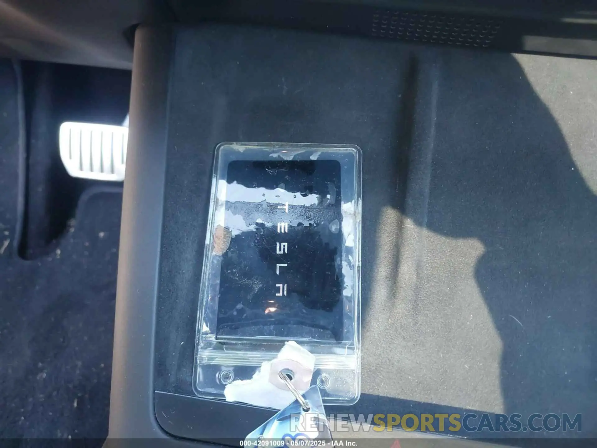 11 Photograph of a damaged car 5YJSA1E57NF479056 TESLA MODEL S 2022