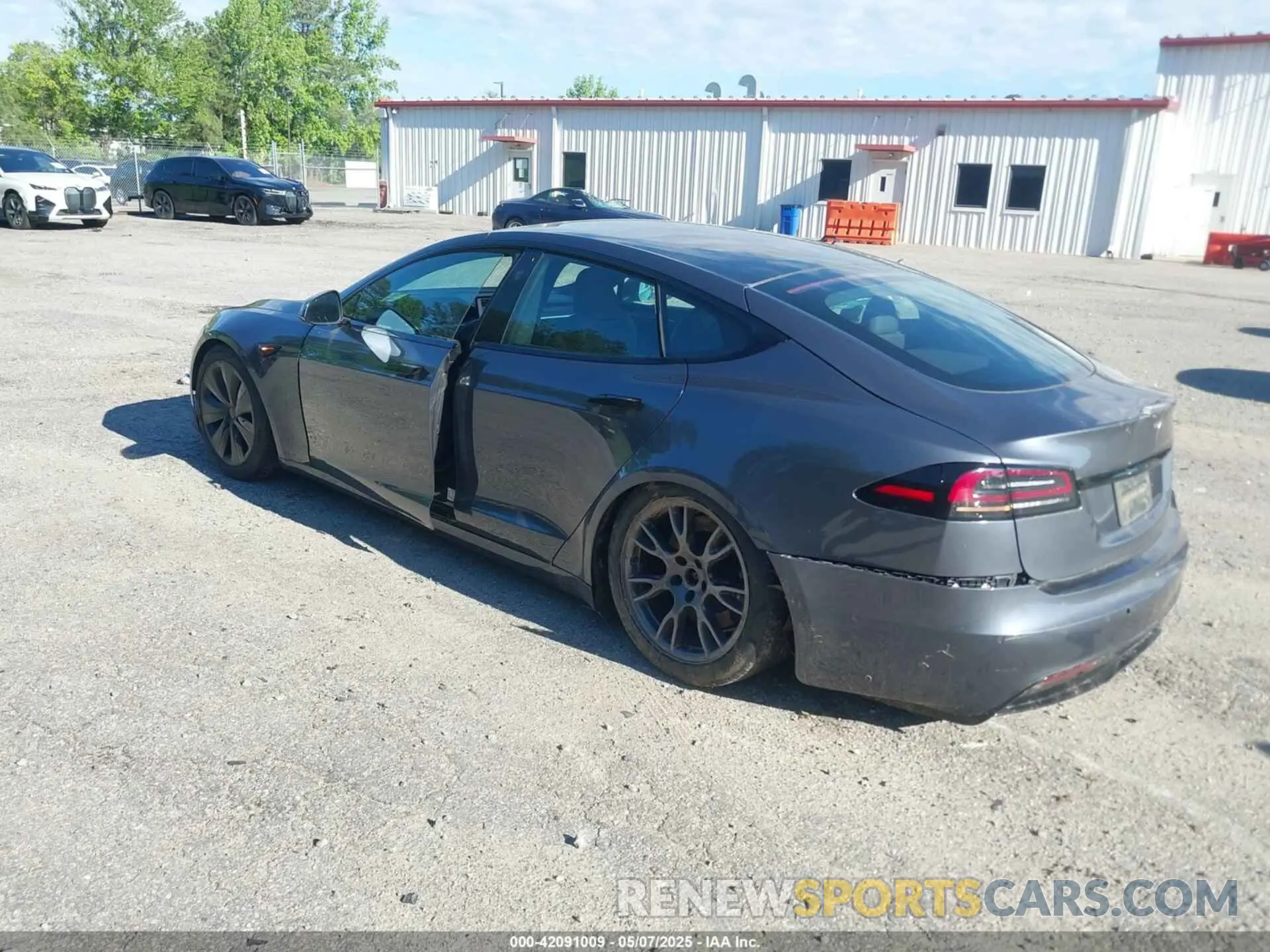 3 Photograph of a damaged car 5YJSA1E57NF479056 TESLA MODEL S 2022