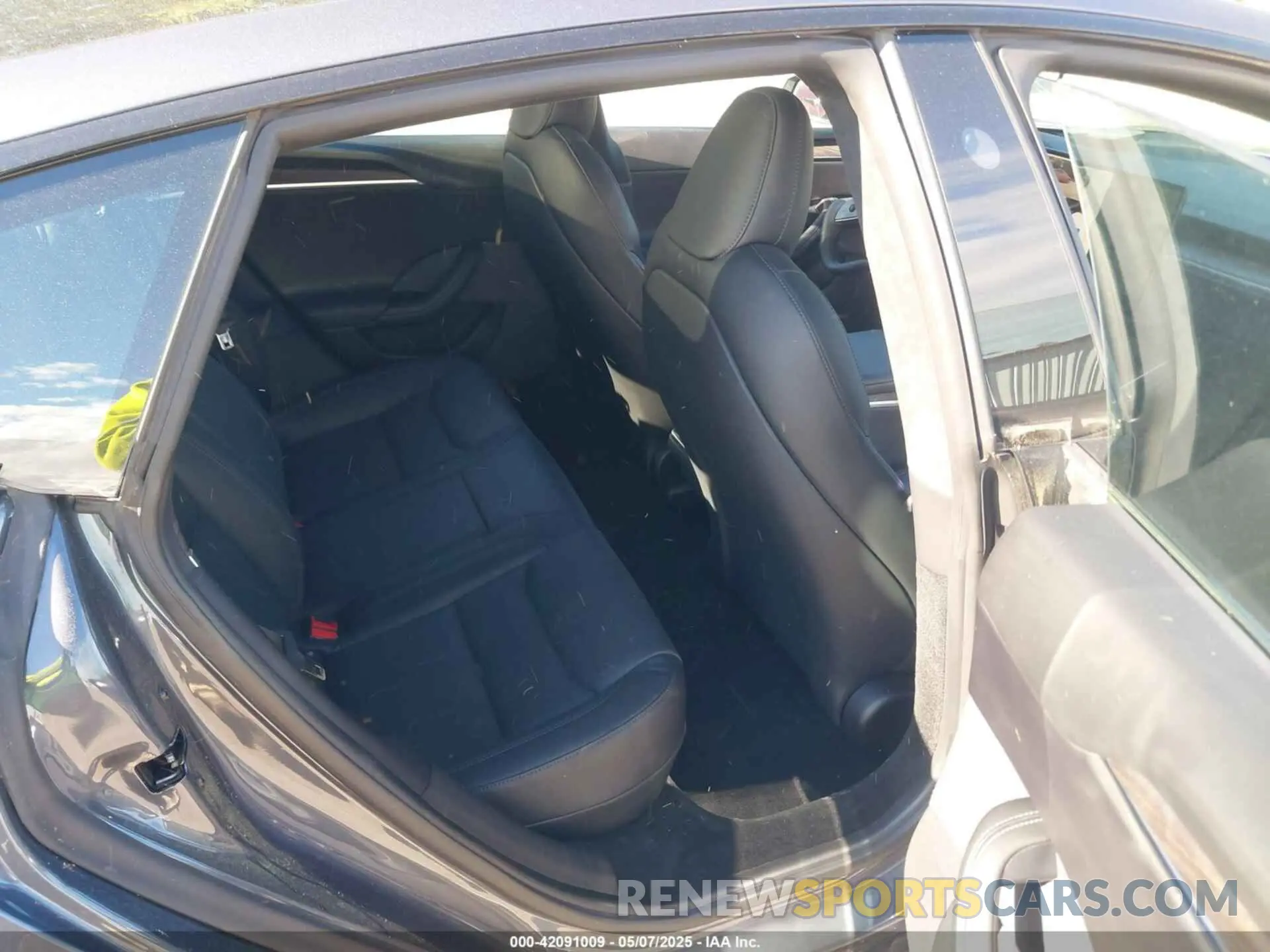 8 Photograph of a damaged car 5YJSA1E57NF479056 TESLA MODEL S 2022