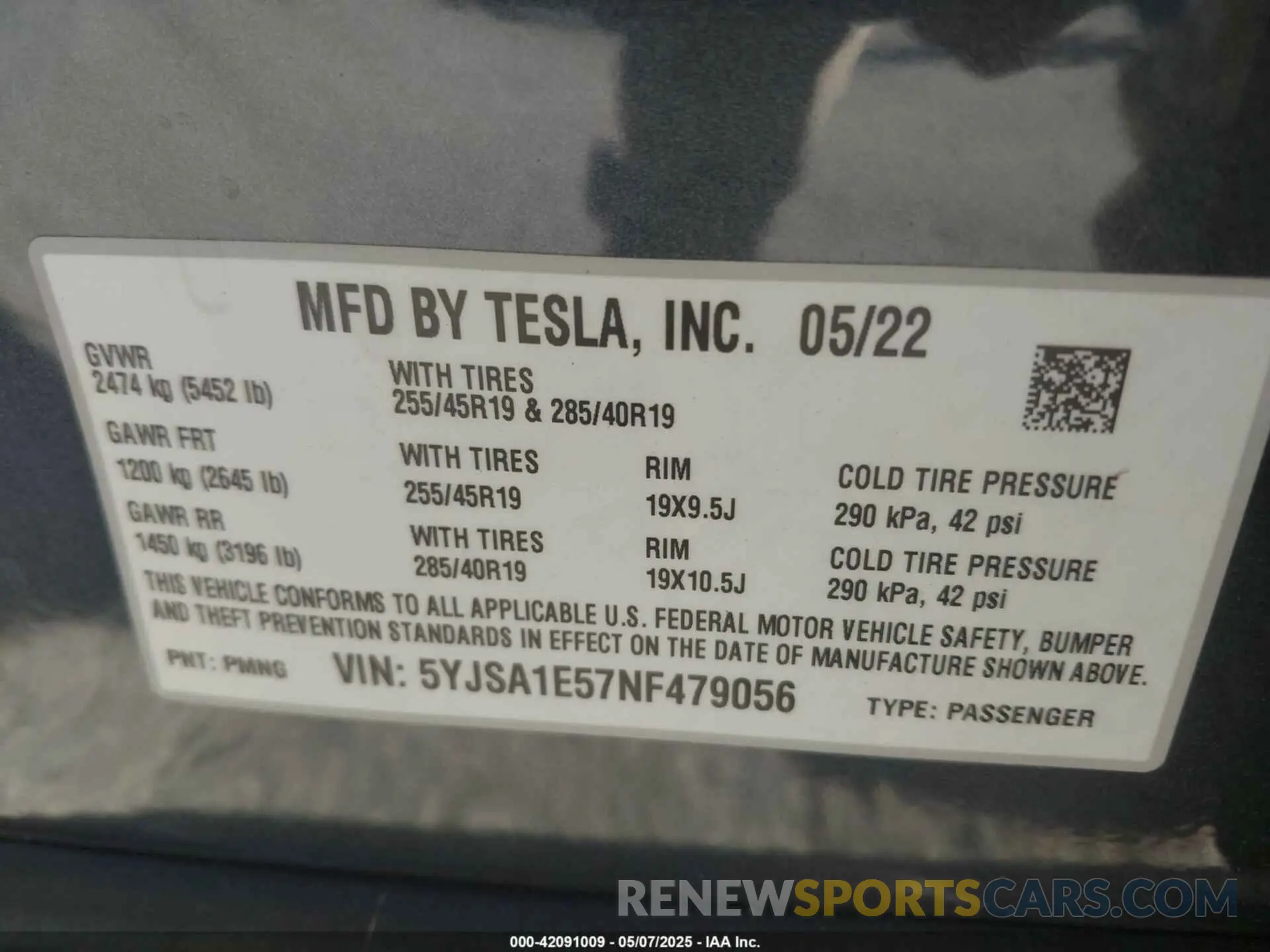 9 Photograph of a damaged car 5YJSA1E57NF479056 TESLA MODEL S 2022
