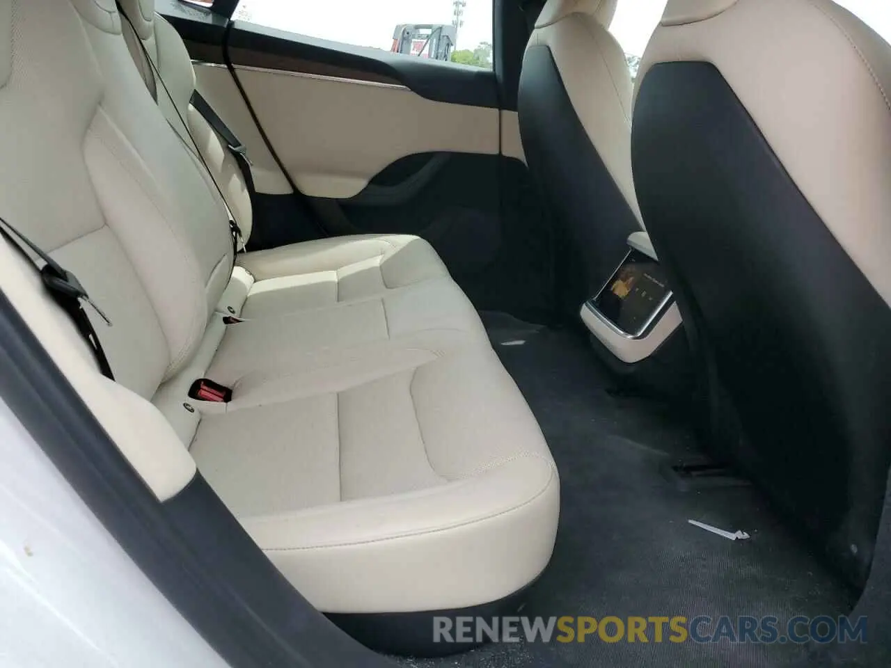 10 Photograph of a damaged car 5YJSA1E57NF487187 TESLA MODEL S 2022