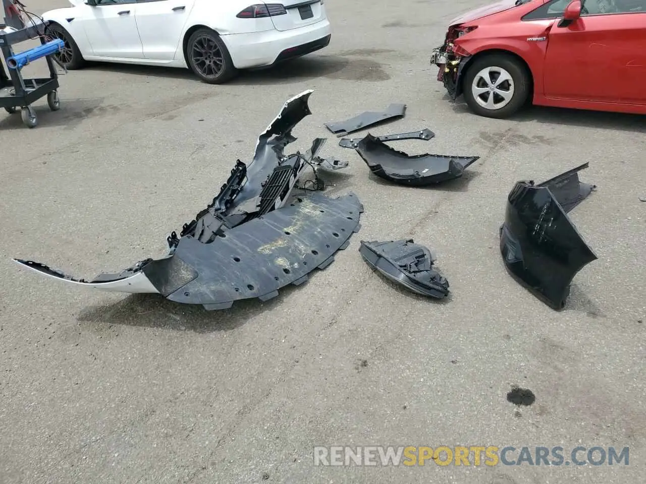 12 Photograph of a damaged car 5YJSA1E57NF487187 TESLA MODEL S 2022