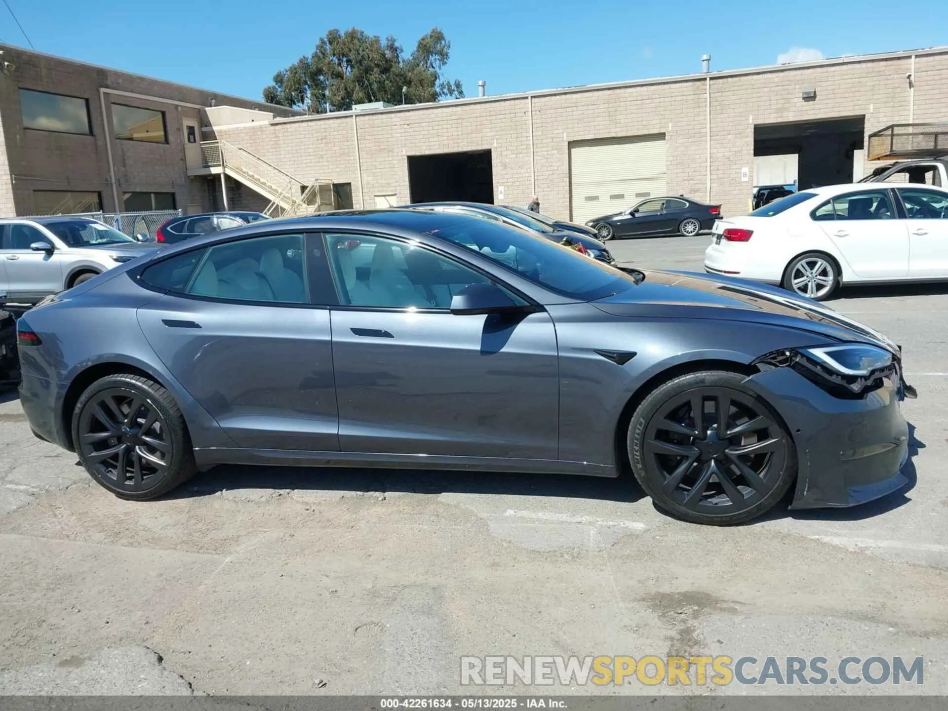 13 Photograph of a damaged car 5YJSA1E57NF491188 TESLA MODEL S 2022