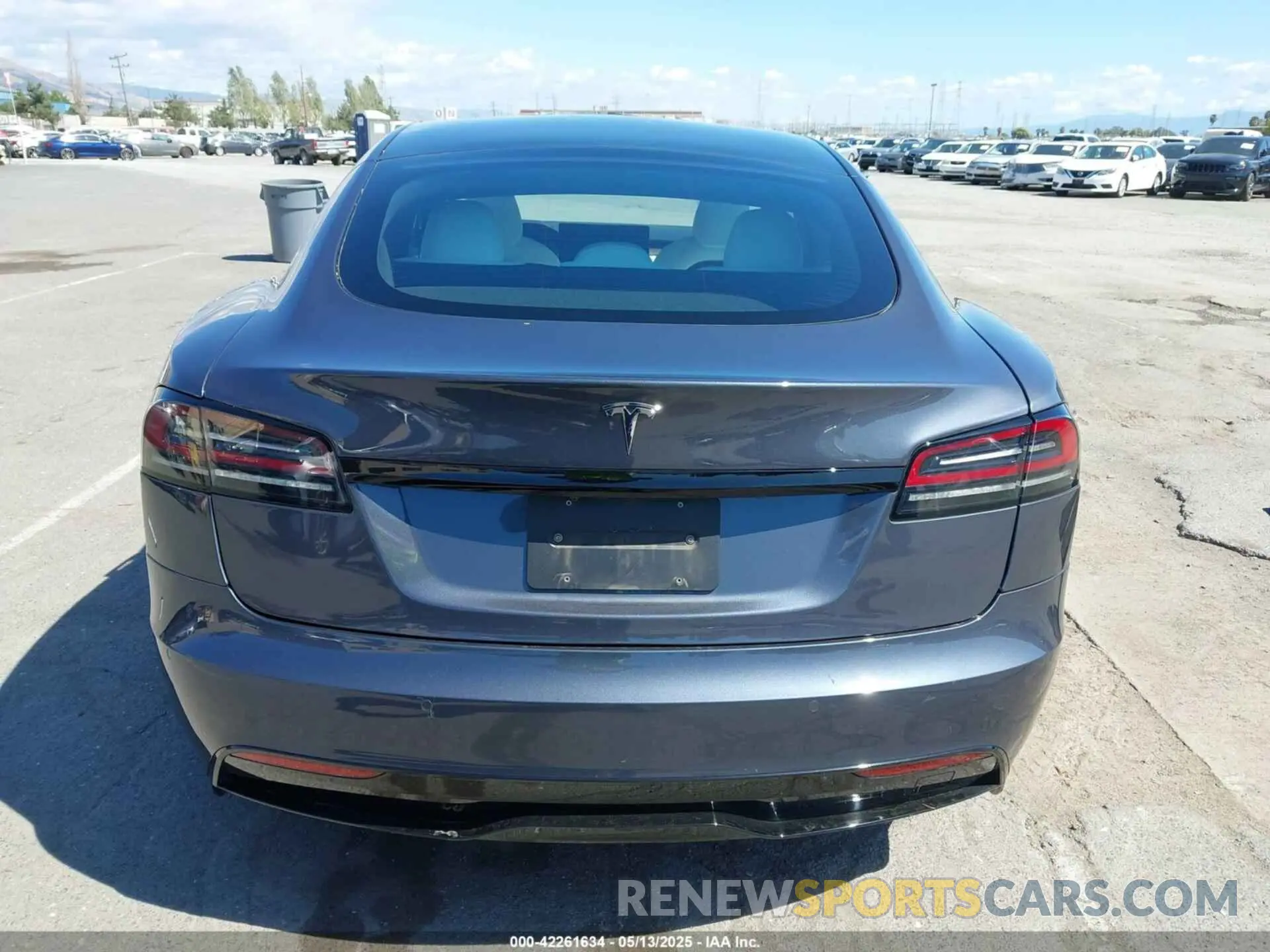 16 Photograph of a damaged car 5YJSA1E57NF491188 TESLA MODEL S 2022