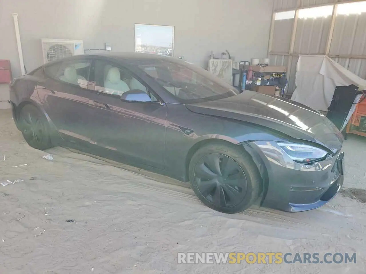 4 Photograph of a damaged car 5YJSA1E58NF461309 TESLA MODEL S 2022