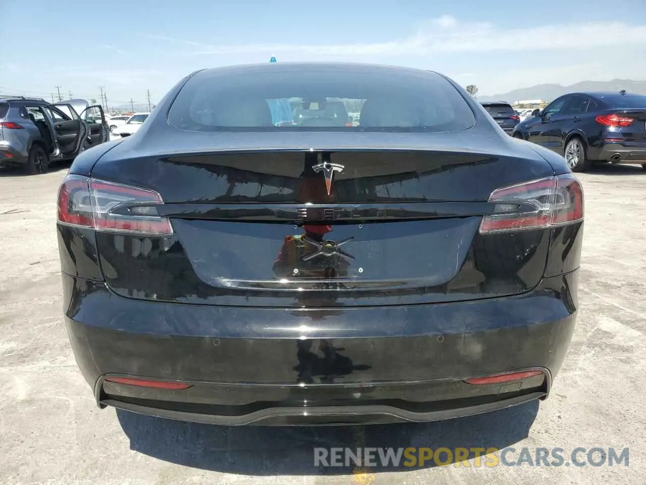 6 Photograph of a damaged car 5YJSA1E58NF463934 TESLA MODEL S 2022