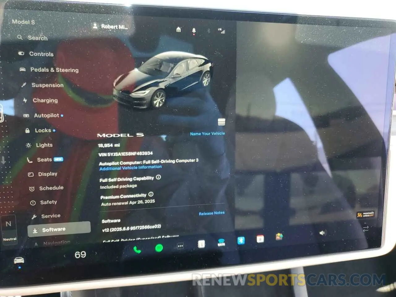 9 Photograph of a damaged car 5YJSA1E58NF463934 TESLA MODEL S 2022