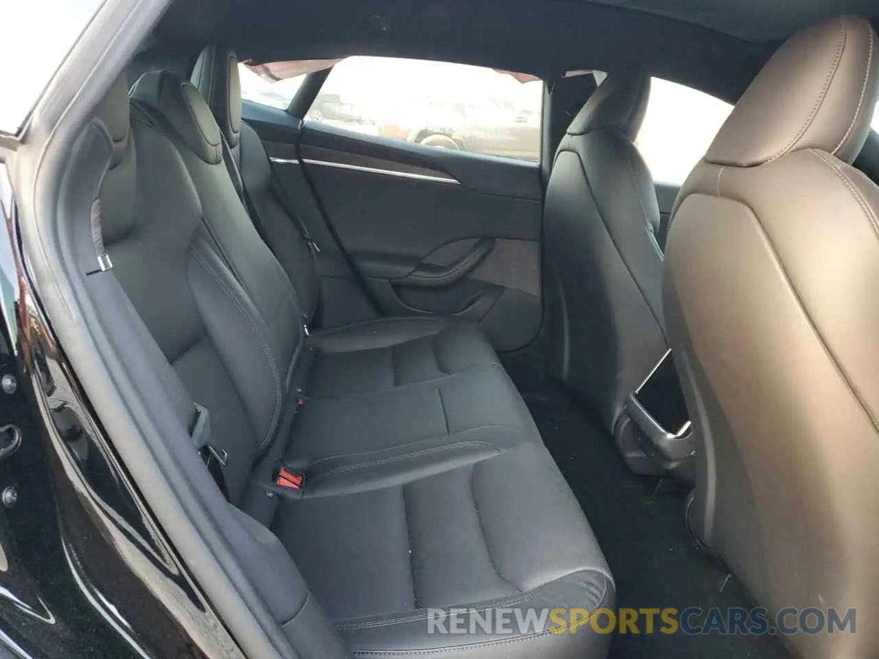 10 Photograph of a damaged car 5YJSA1E58NF477123 TESLA MODEL S 2022