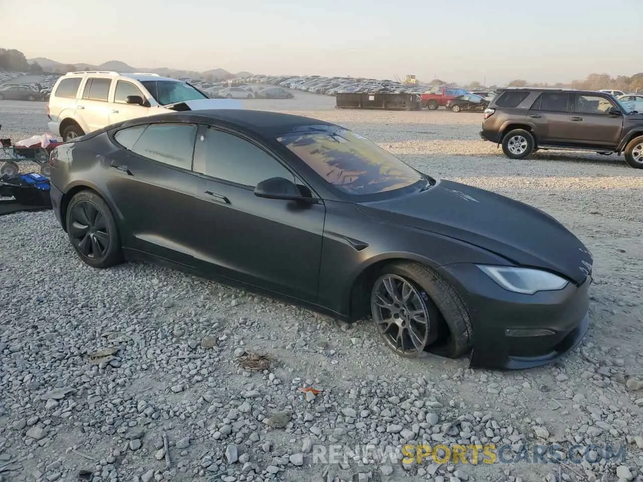 4 Photograph of a damaged car 5YJSA1E58NF477123 TESLA MODEL S 2022