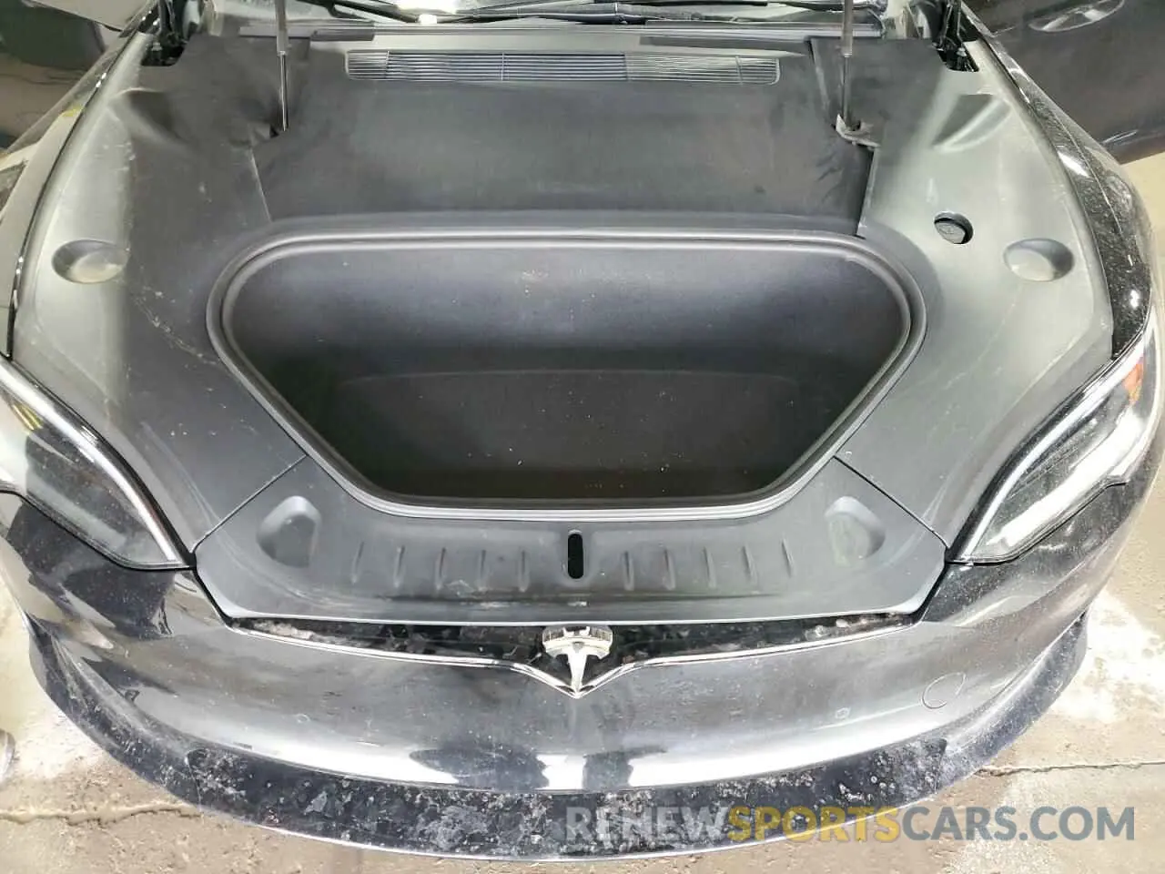 11 Photograph of a damaged car 5YJSA1E58NF478370 TESLA MODEL S 2022