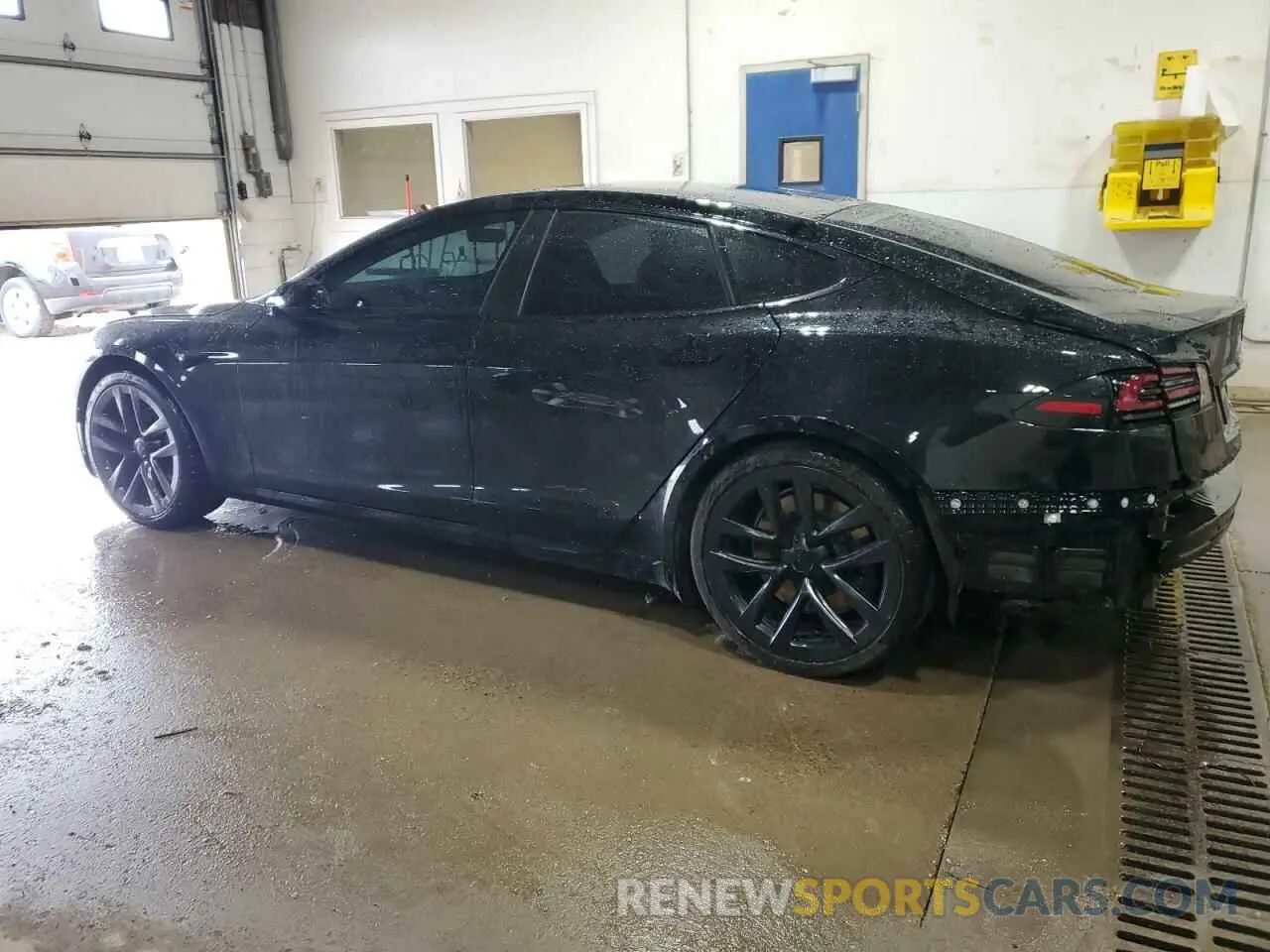 2 Photograph of a damaged car 5YJSA1E58NF478370 TESLA MODEL S 2022