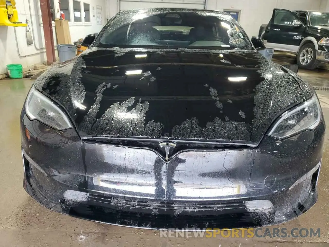 5 Photograph of a damaged car 5YJSA1E58NF478370 TESLA MODEL S 2022