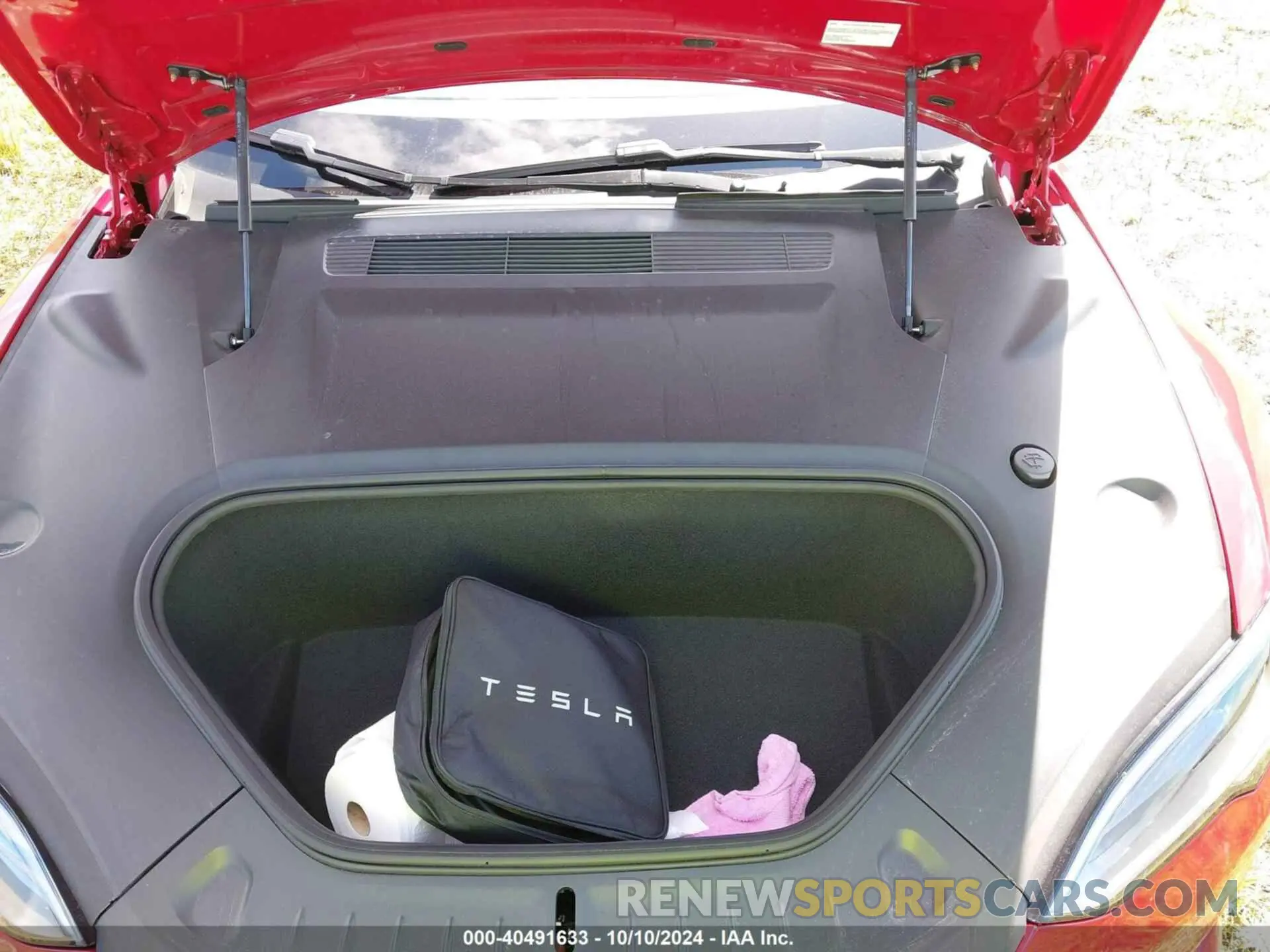 10 Photograph of a damaged car 5YJSA1E58NF487909 TESLA MODEL S 2022