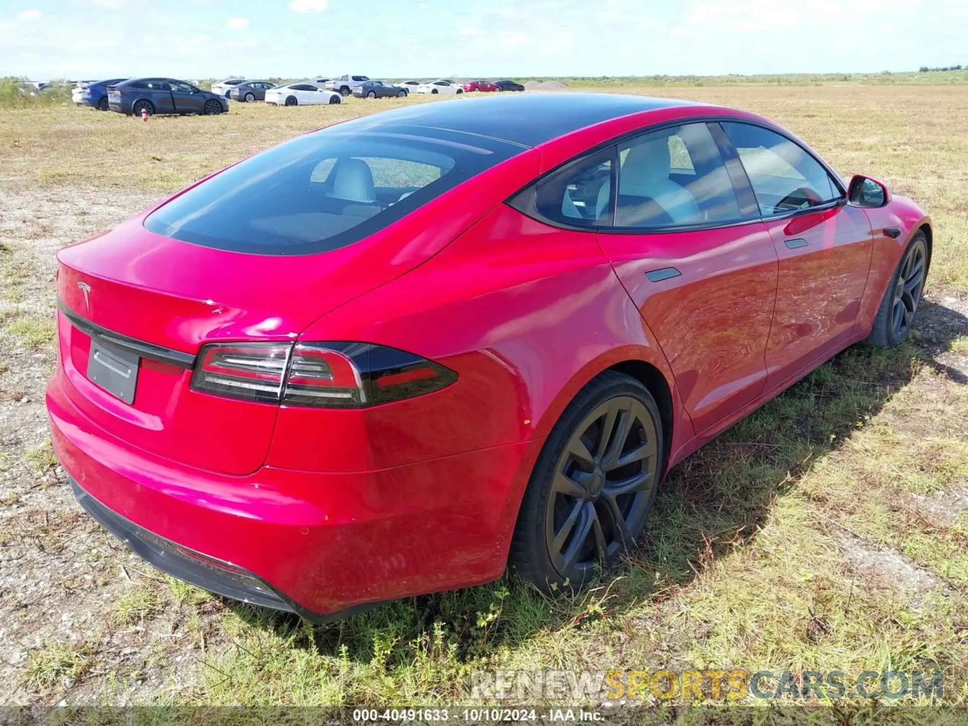 4 Photograph of a damaged car 5YJSA1E58NF487909 TESLA MODEL S 2022