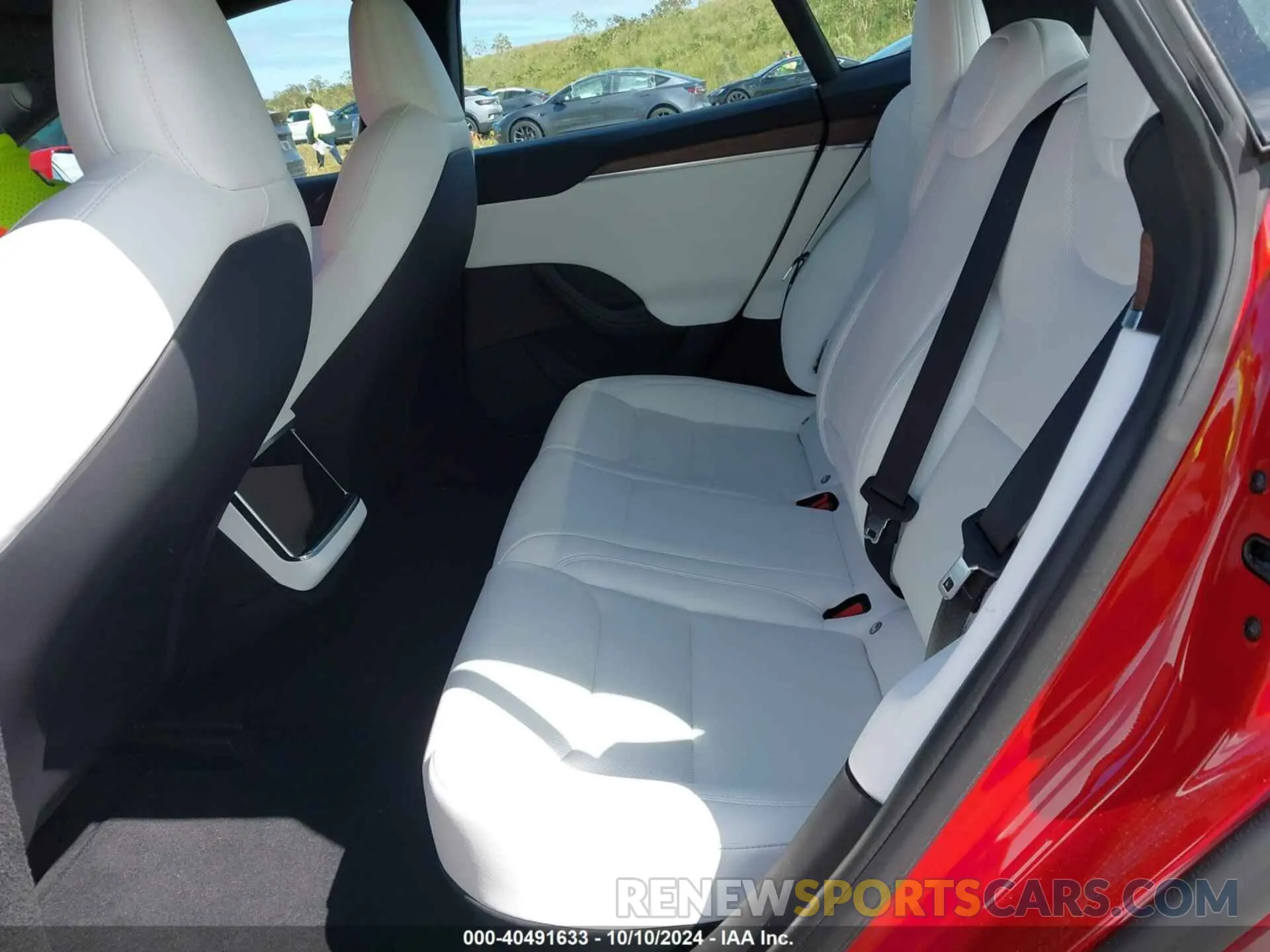8 Photograph of a damaged car 5YJSA1E58NF487909 TESLA MODEL S 2022