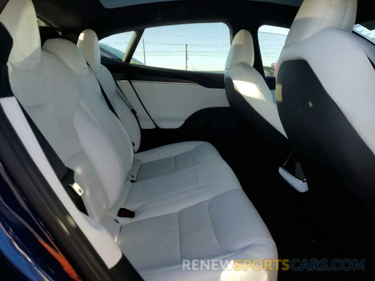 10 Photograph of a damaged car 5YJSA1E58NF491586 TESLA MODEL S 2022