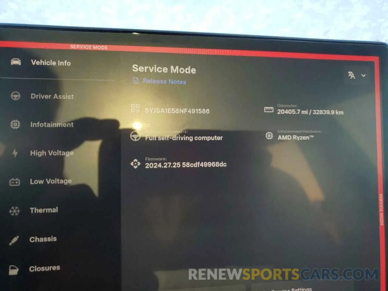 9 Photograph of a damaged car 5YJSA1E58NF491586 TESLA MODEL S 2022