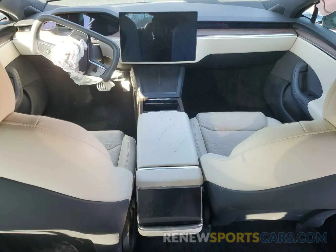 8 Photograph of a damaged car 5YJSA1E59NF460010 TESLA MODEL S 2022