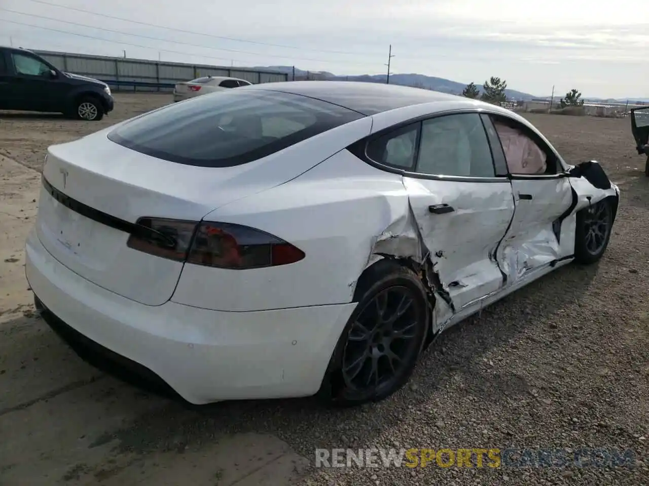 4 Photograph of a damaged car 5YJSA1E59NF467510 TESLA MODEL S 2022