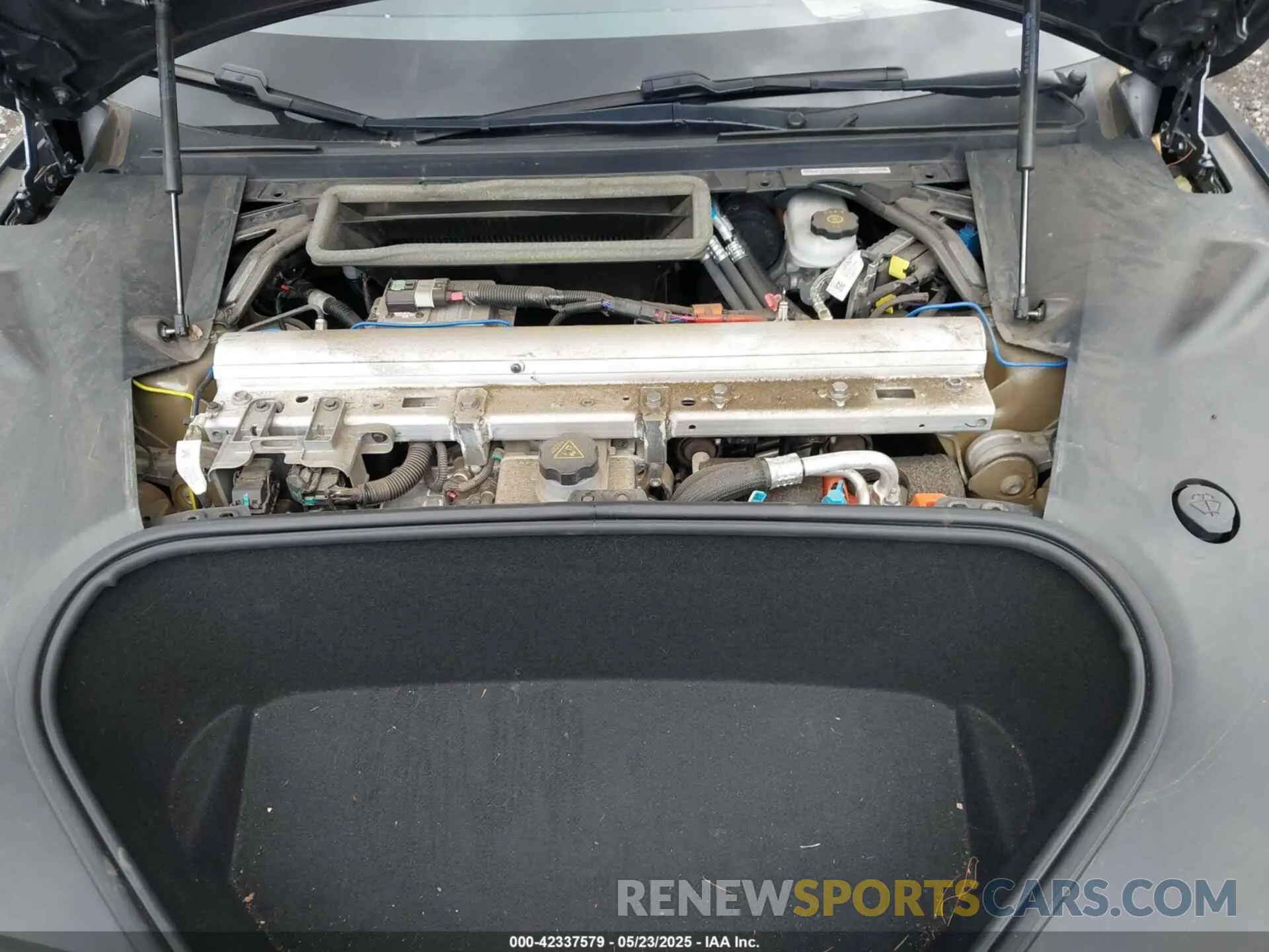 10 Photograph of a damaged car 5YJSA1E59NF469015 TESLA MODEL S 2022