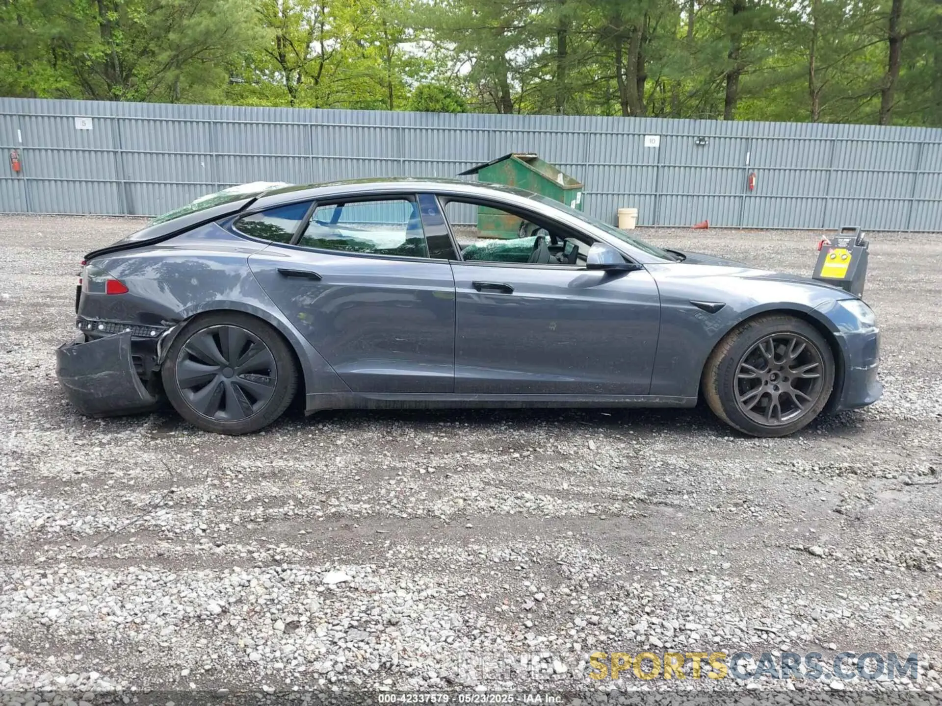 13 Photograph of a damaged car 5YJSA1E59NF469015 TESLA MODEL S 2022