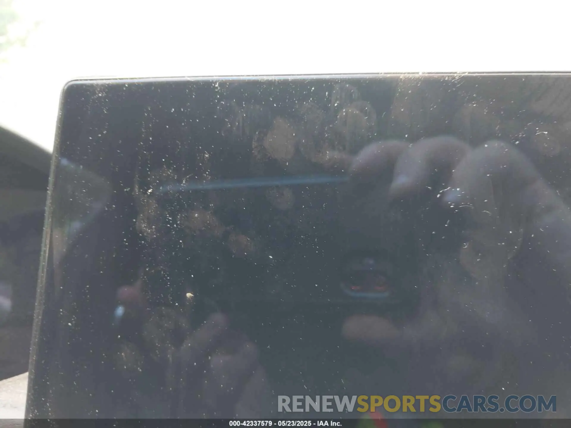 17 Photograph of a damaged car 5YJSA1E59NF469015 TESLA MODEL S 2022
