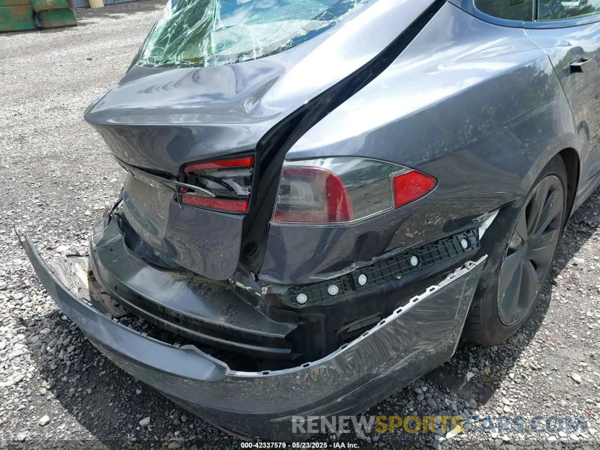20 Photograph of a damaged car 5YJSA1E59NF469015 TESLA MODEL S 2022