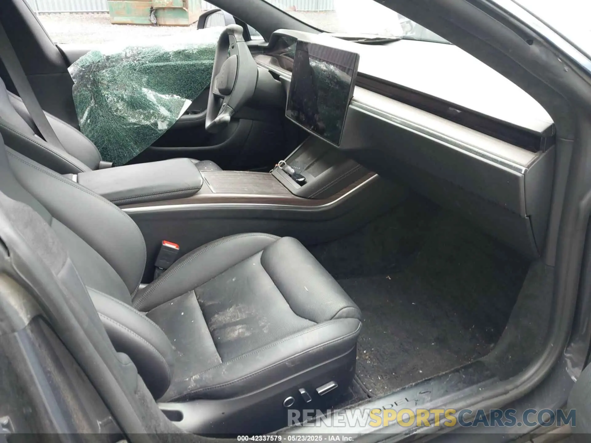 5 Photograph of a damaged car 5YJSA1E59NF469015 TESLA MODEL S 2022