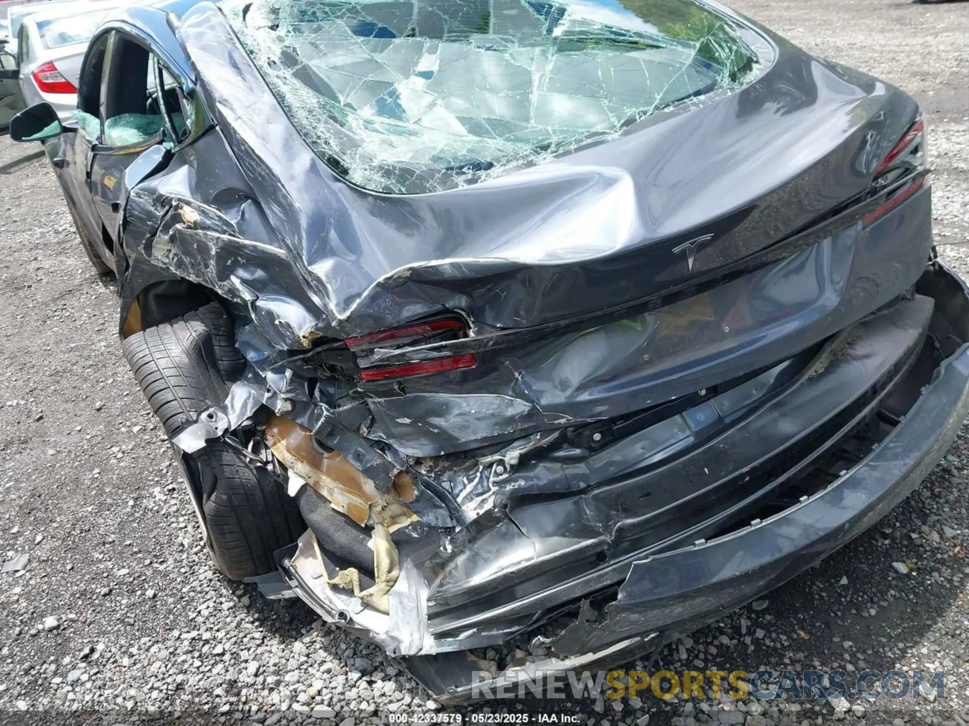 6 Photograph of a damaged car 5YJSA1E59NF469015 TESLA MODEL S 2022