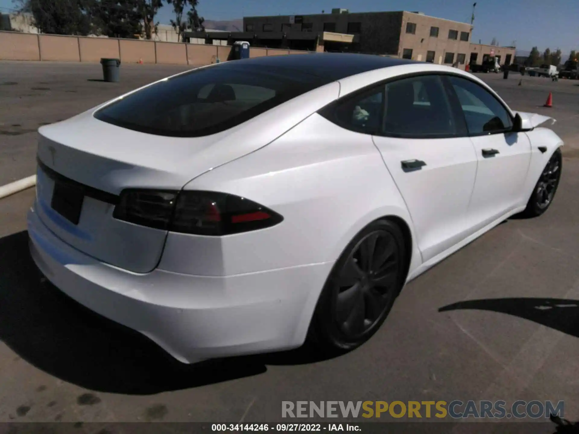 4 Photograph of a damaged car 5YJSA1E59NF473940 TESLA MODEL S 2022