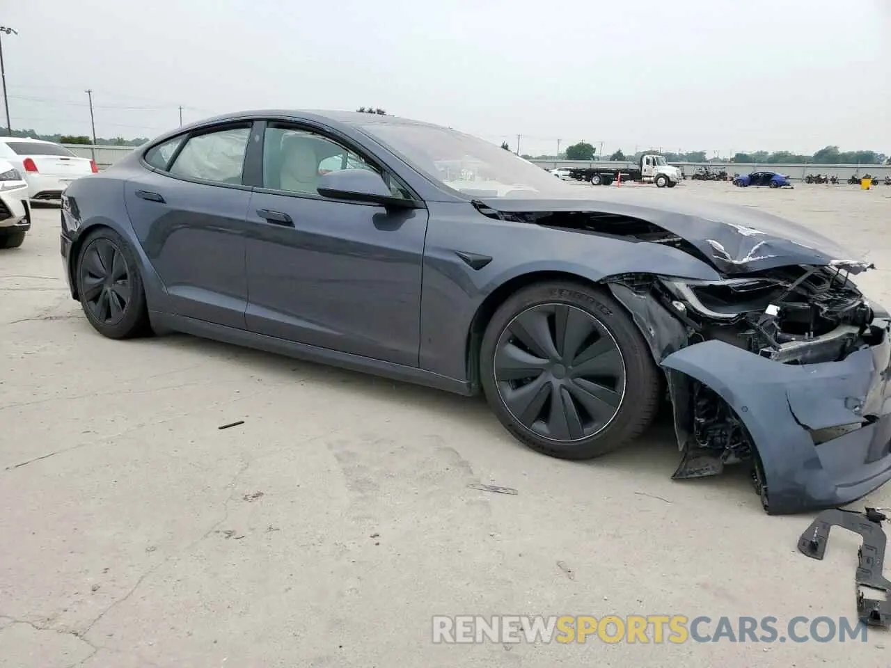 4 Photograph of a damaged car 5YJSA1E59NF474103 TESLA MODEL S 2022