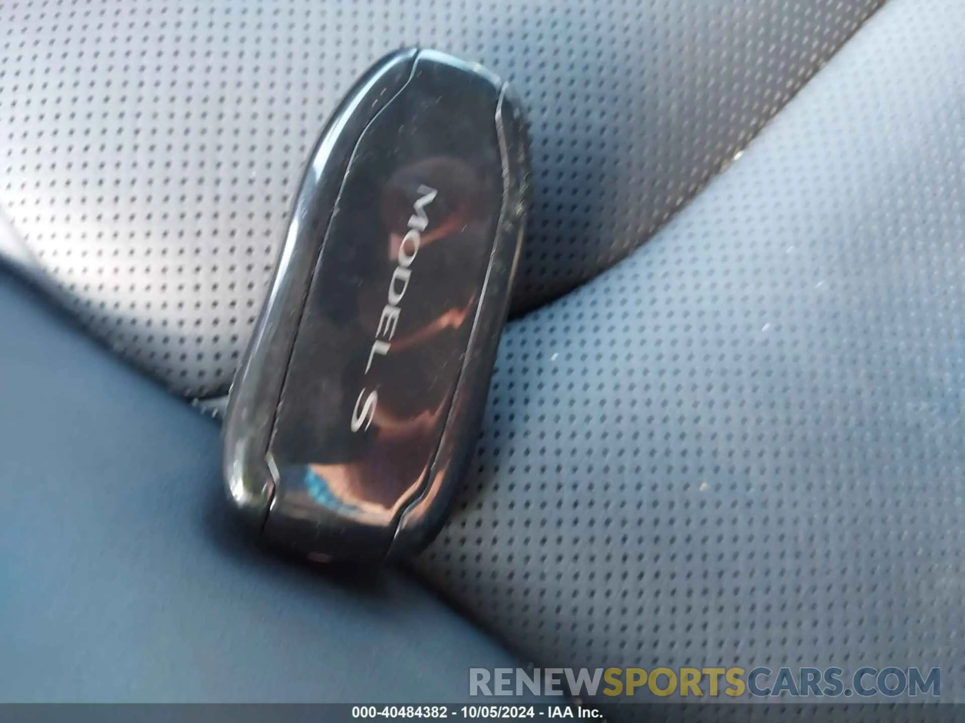 11 Photograph of a damaged car 5YJSA1E59NF477115 TESLA MODEL S 2022