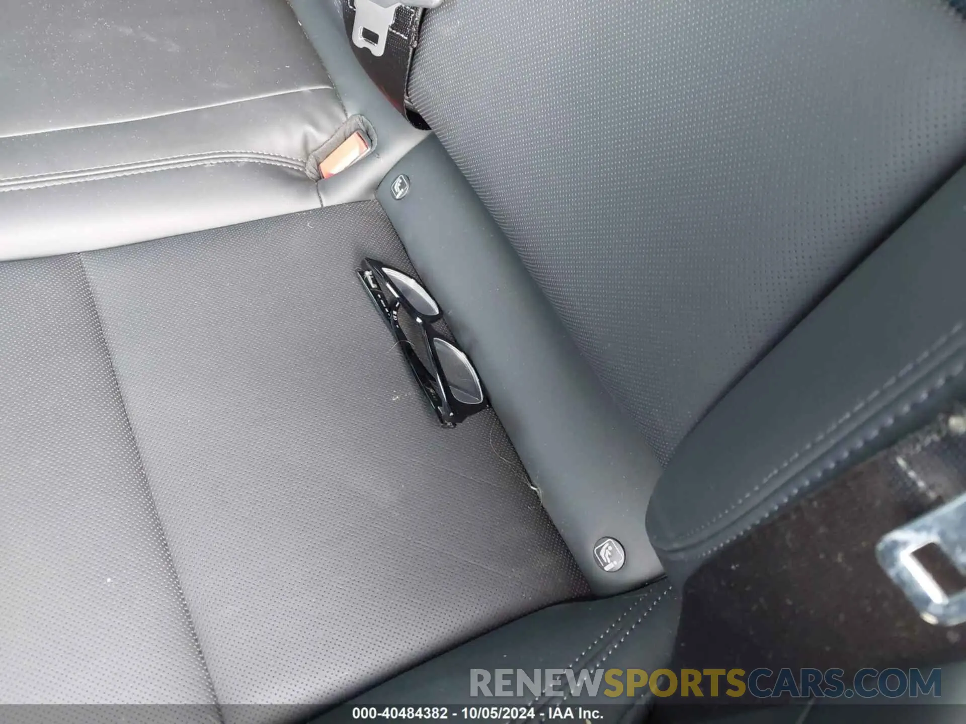 12 Photograph of a damaged car 5YJSA1E59NF477115 TESLA MODEL S 2022
