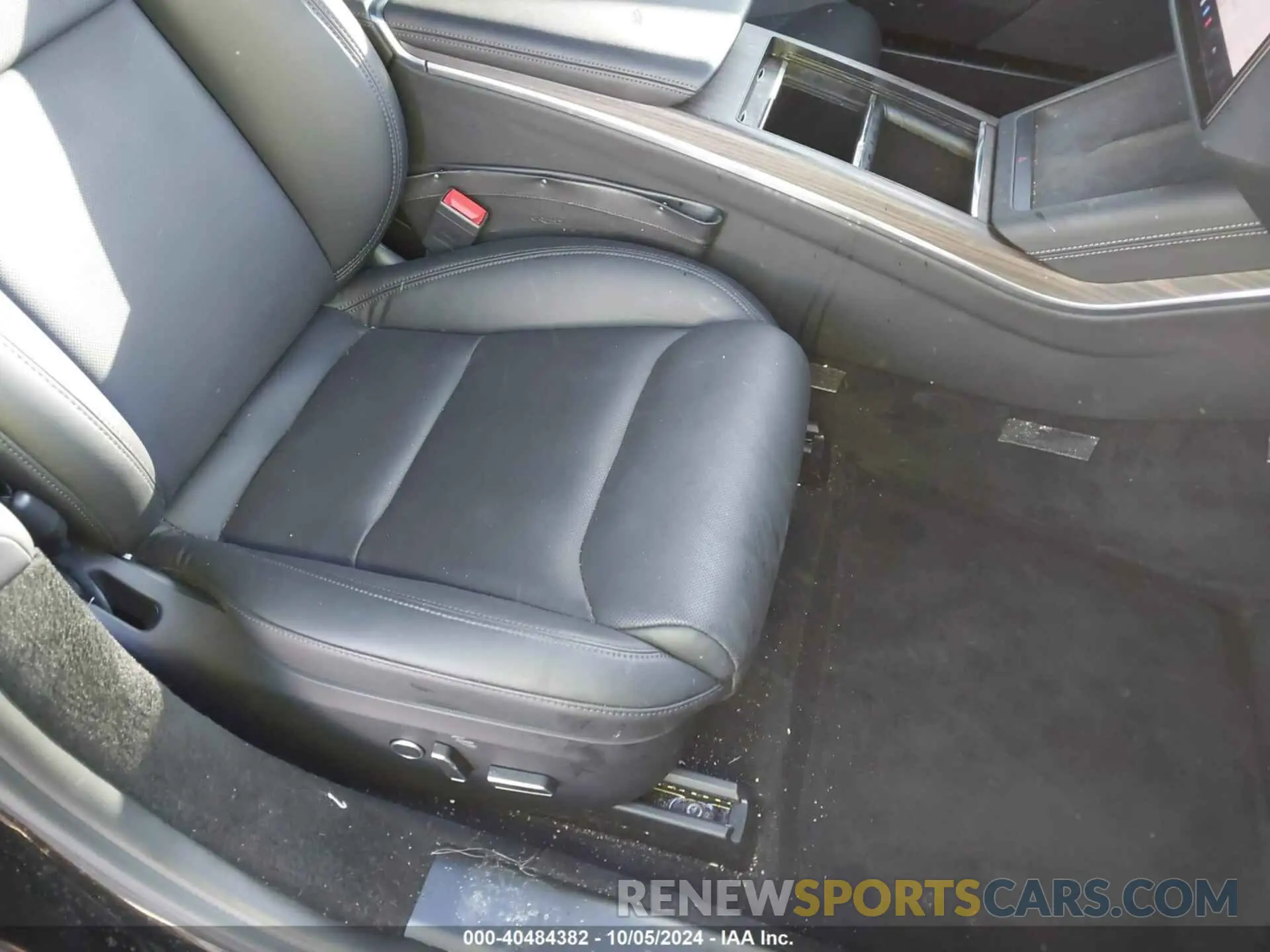 14 Photograph of a damaged car 5YJSA1E59NF477115 TESLA MODEL S 2022