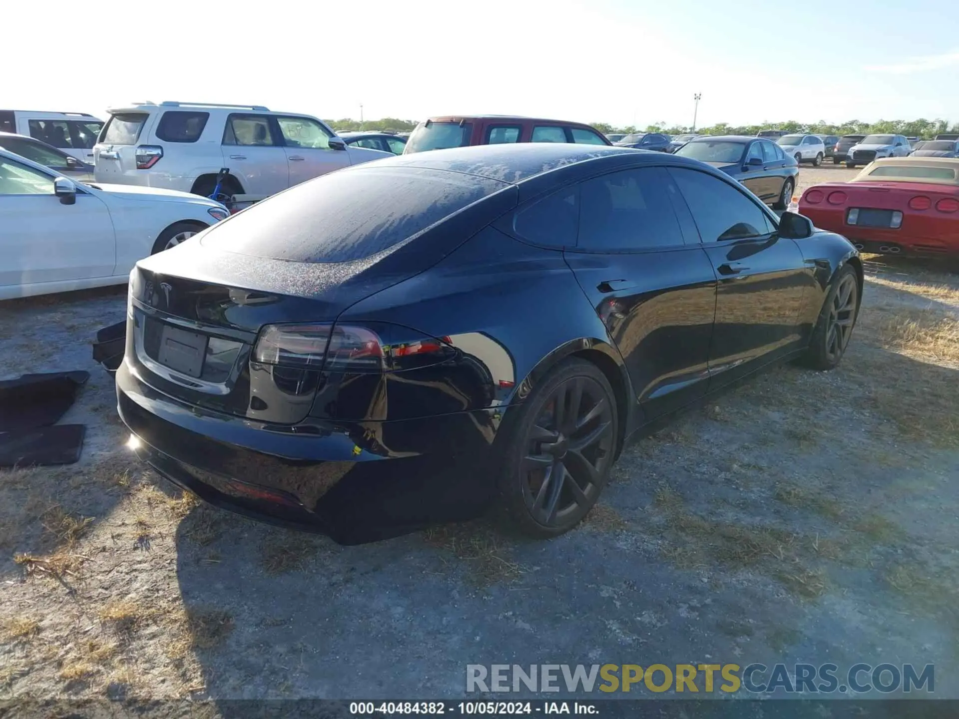 4 Photograph of a damaged car 5YJSA1E59NF477115 TESLA MODEL S 2022