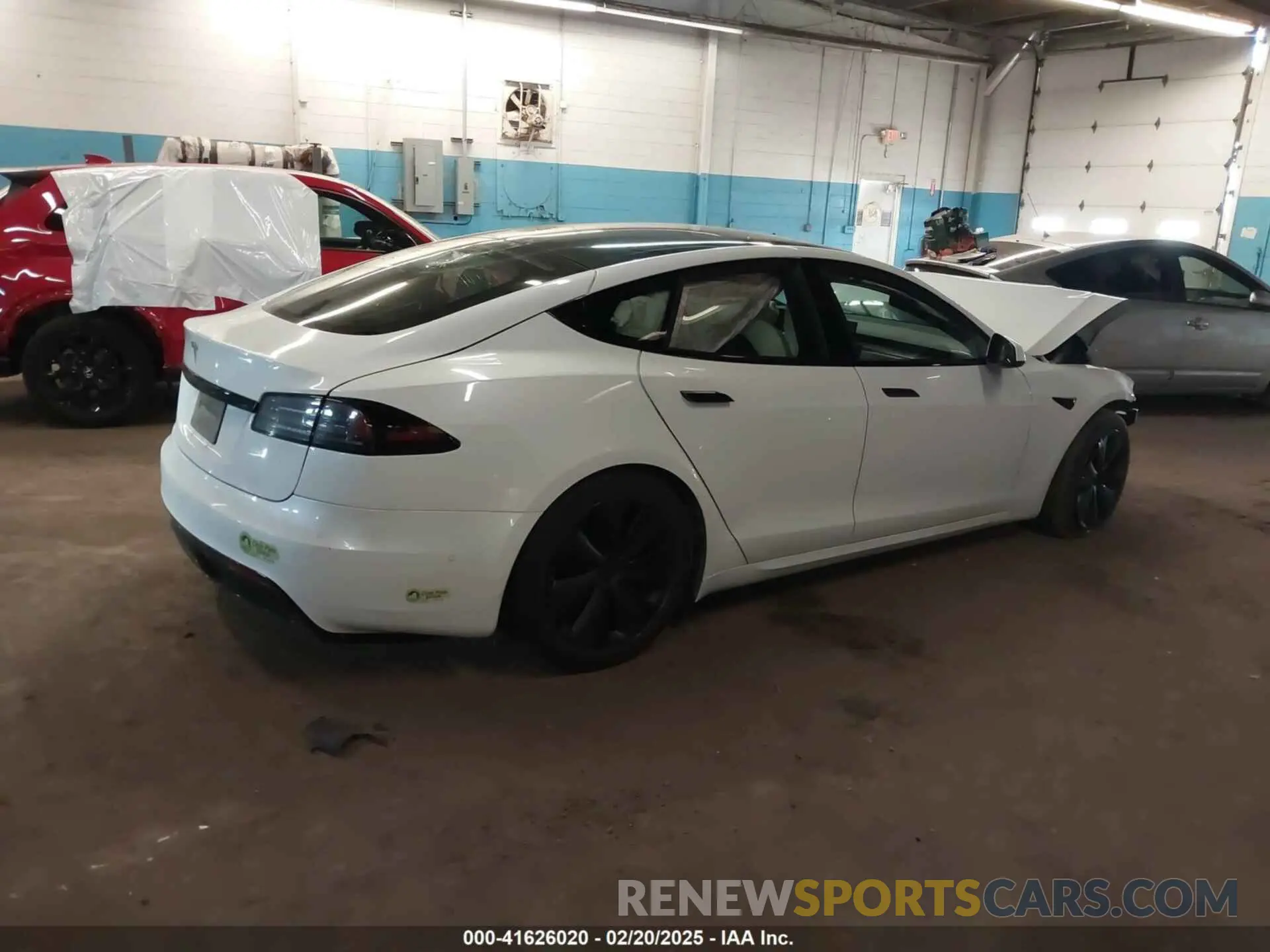 4 Photograph of a damaged car 5YJSA1E59NF493914 TESLA MODEL S 2022