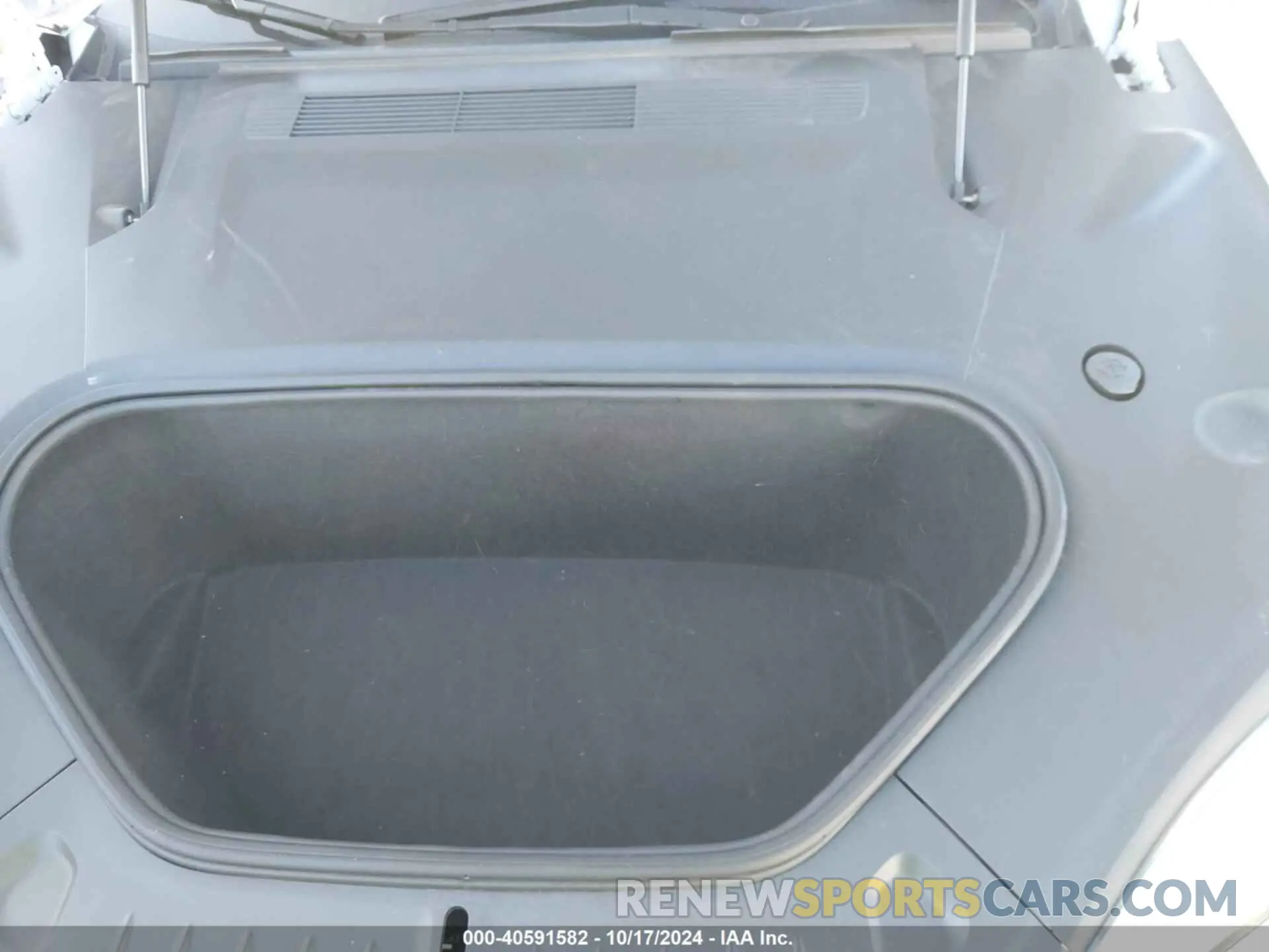 10 Photograph of a damaged car 5YJSA1E5XNF470822 TESLA MODEL S 2022